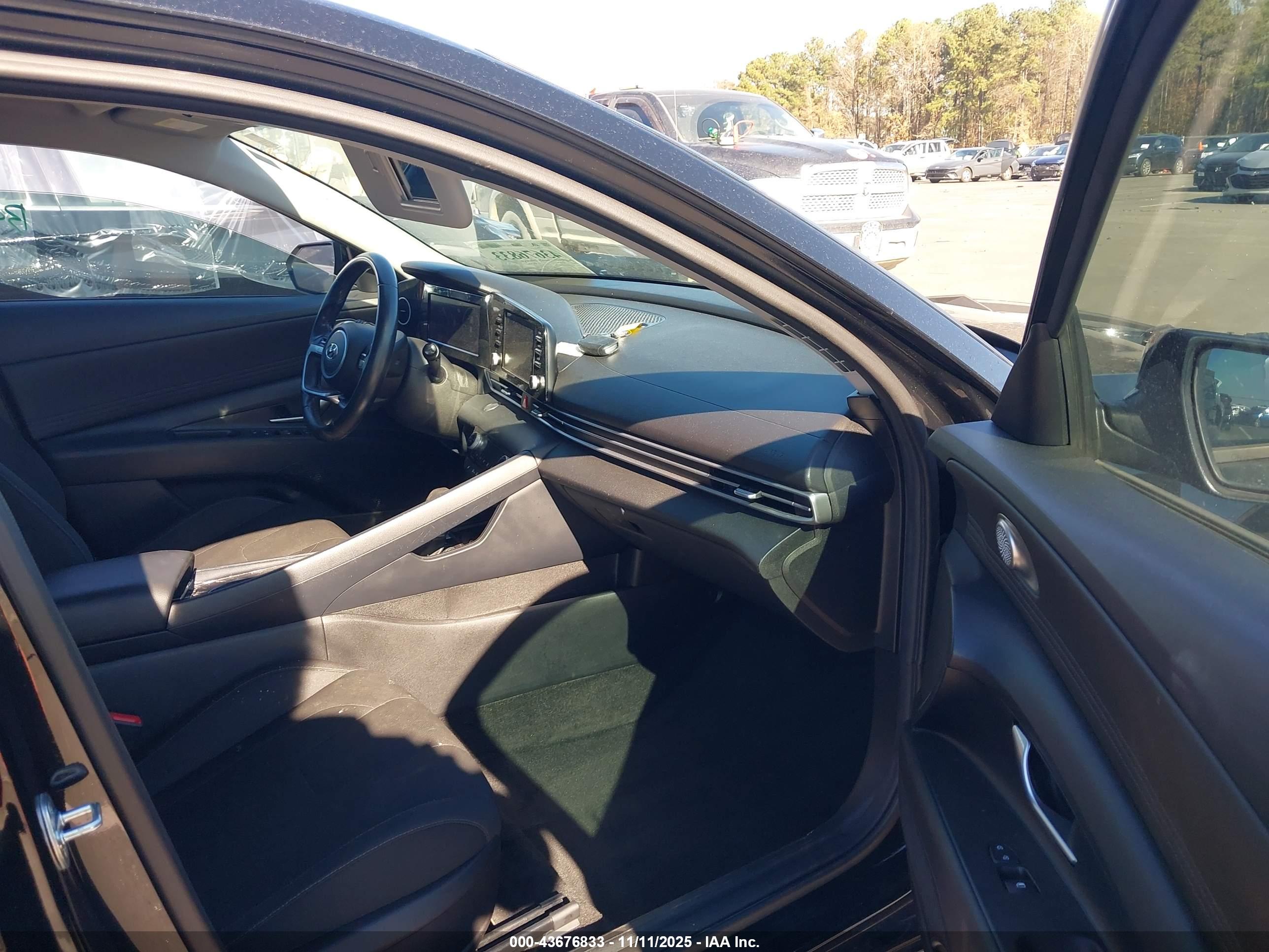 HYUNDAI ELANTRA image 5