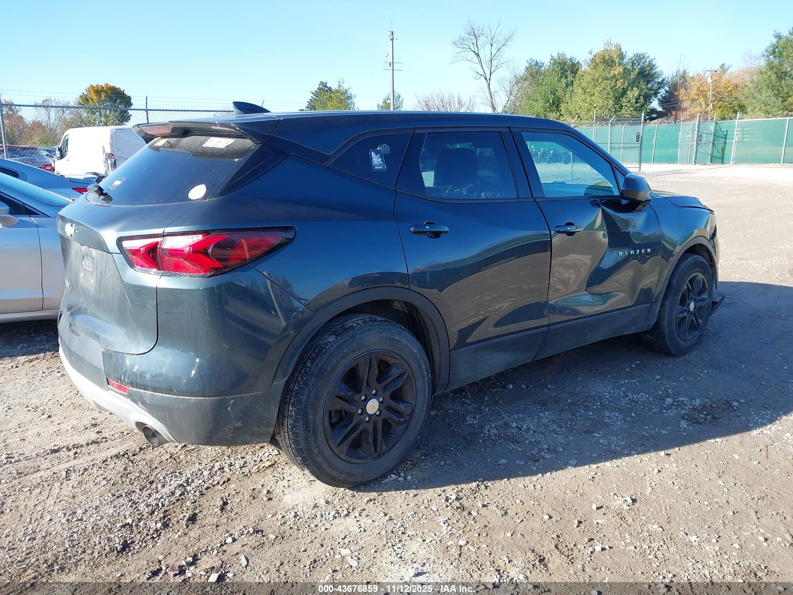 CHEVROLET BLAZER image 4