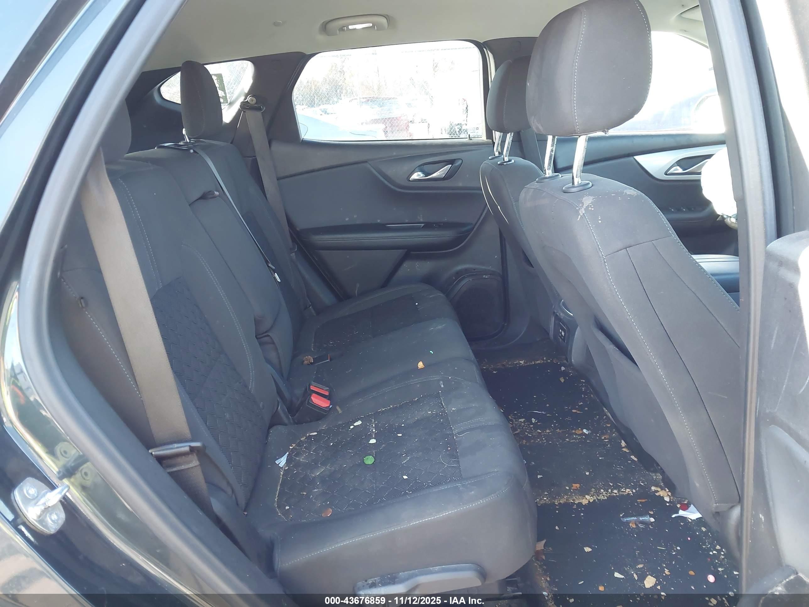 CHEVROLET BLAZER image 8