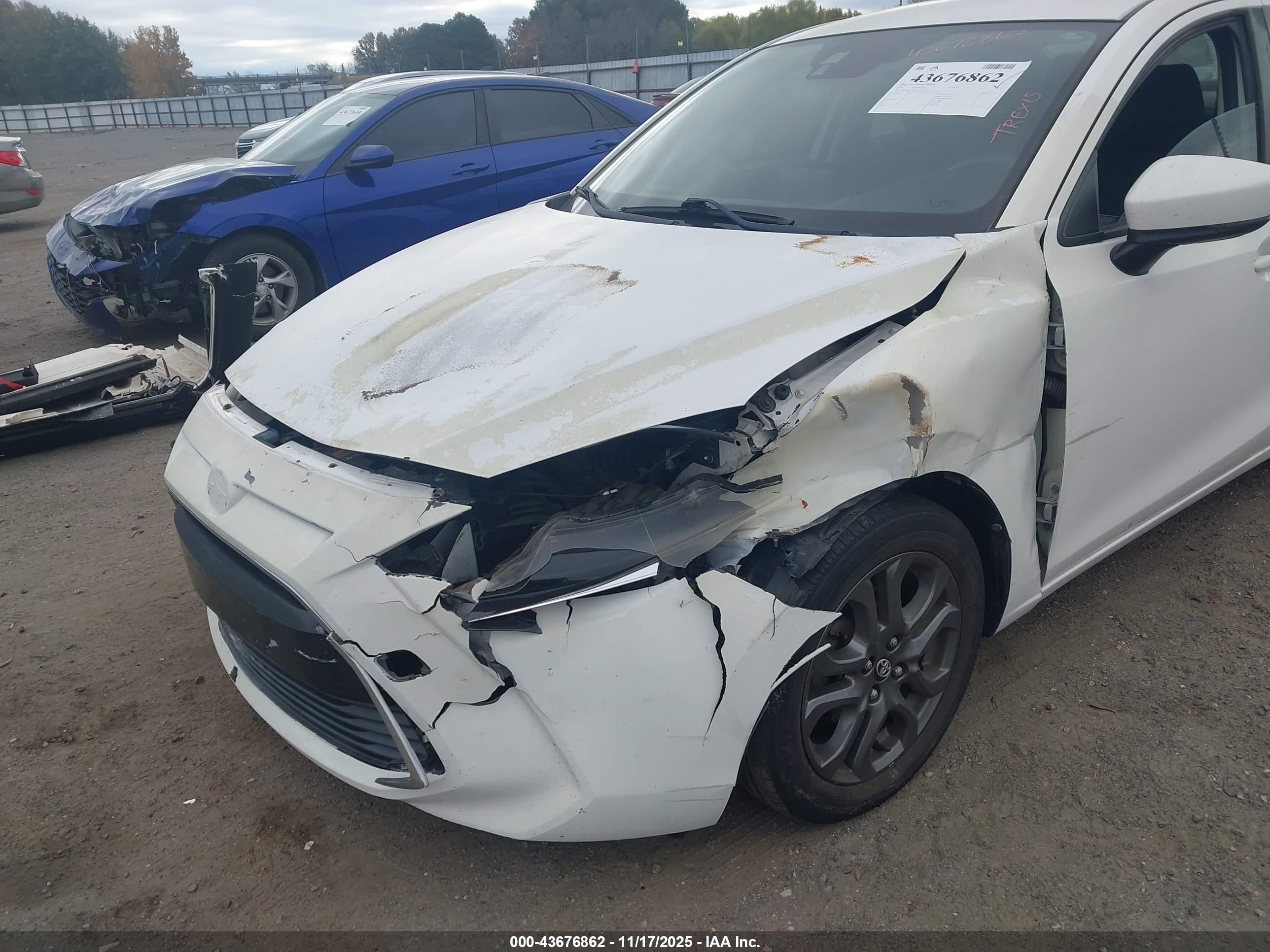 TOYOTA YARIS image 6