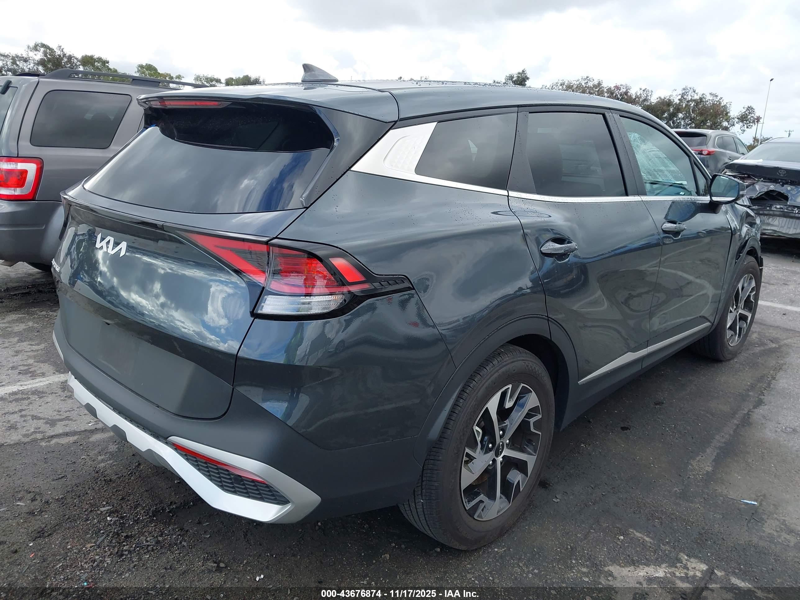 KIA SPORTAGE image 4
