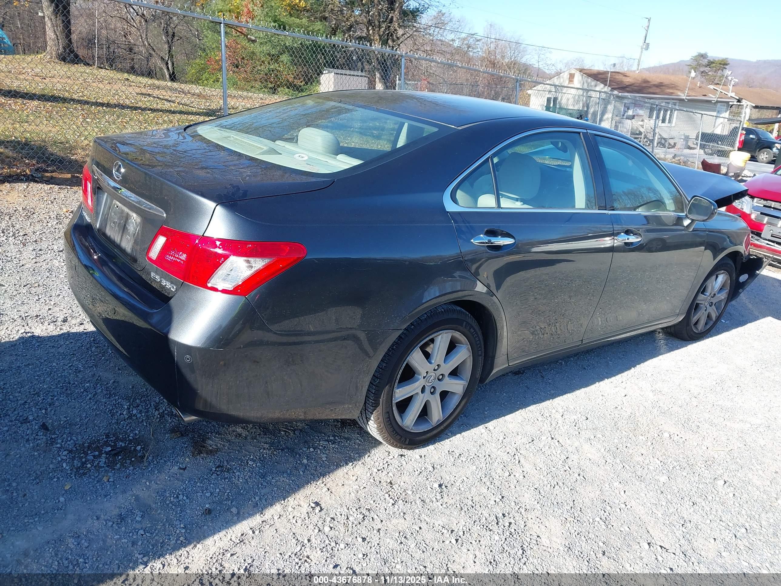 LEXUS ES image 4