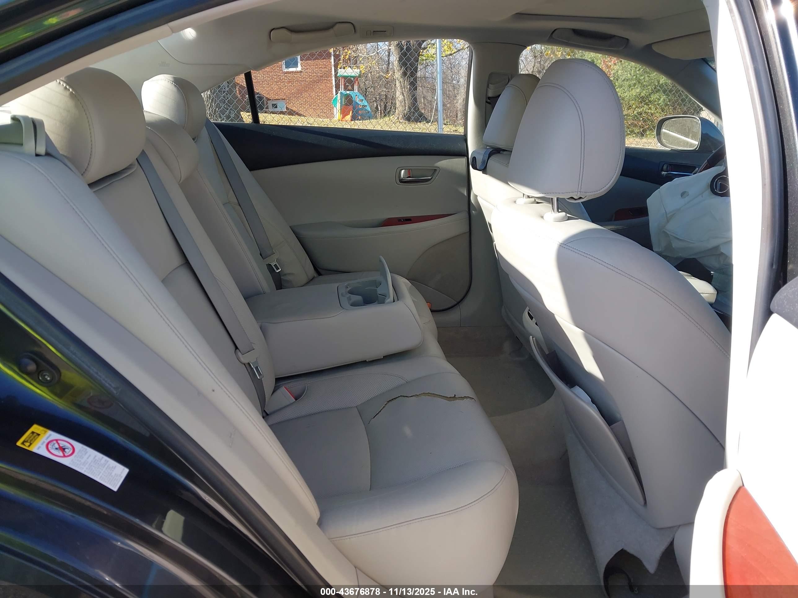 LEXUS ES image 8
