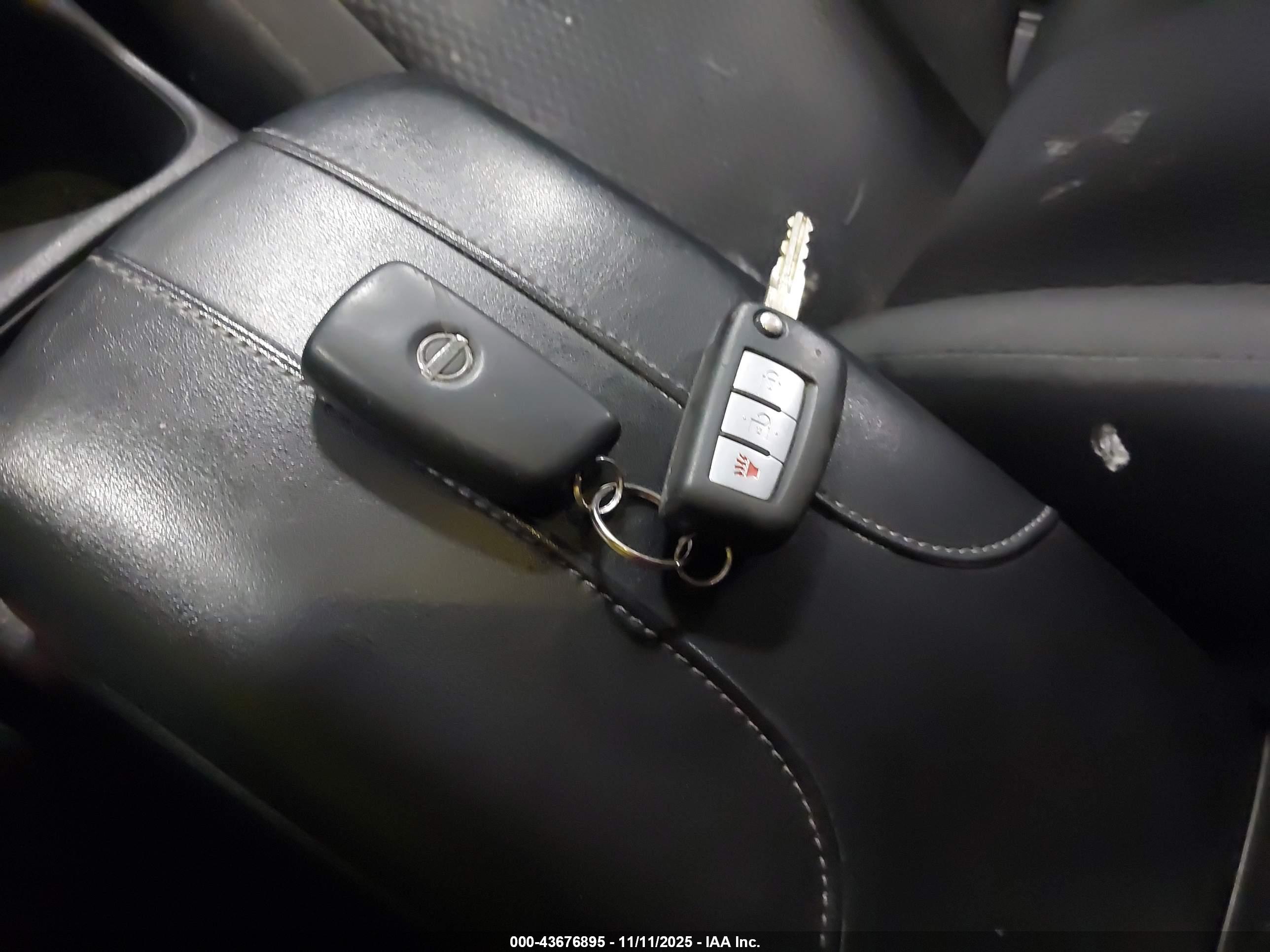 NISSAN ROGUE image 11