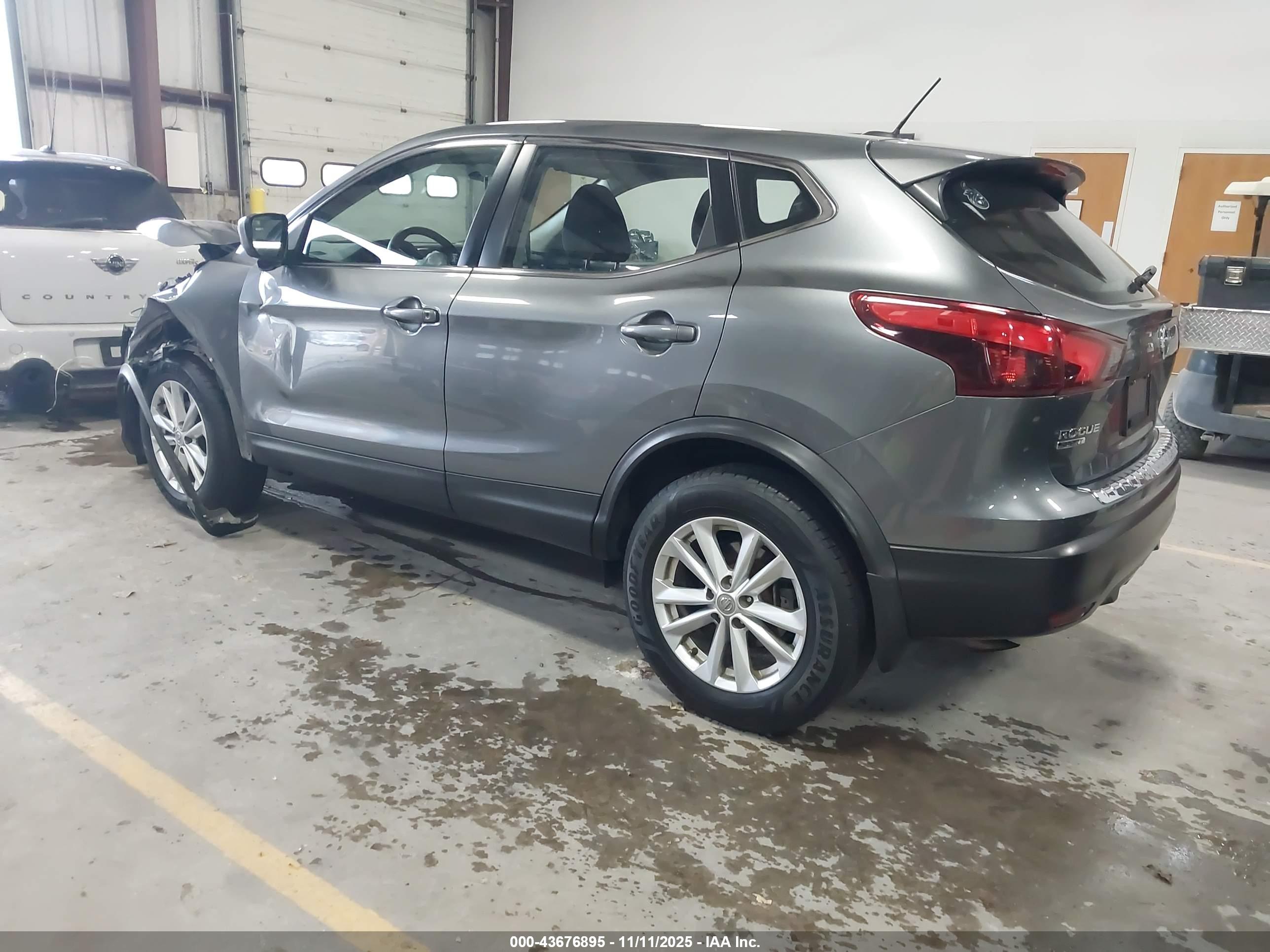 NISSAN ROGUE image 3