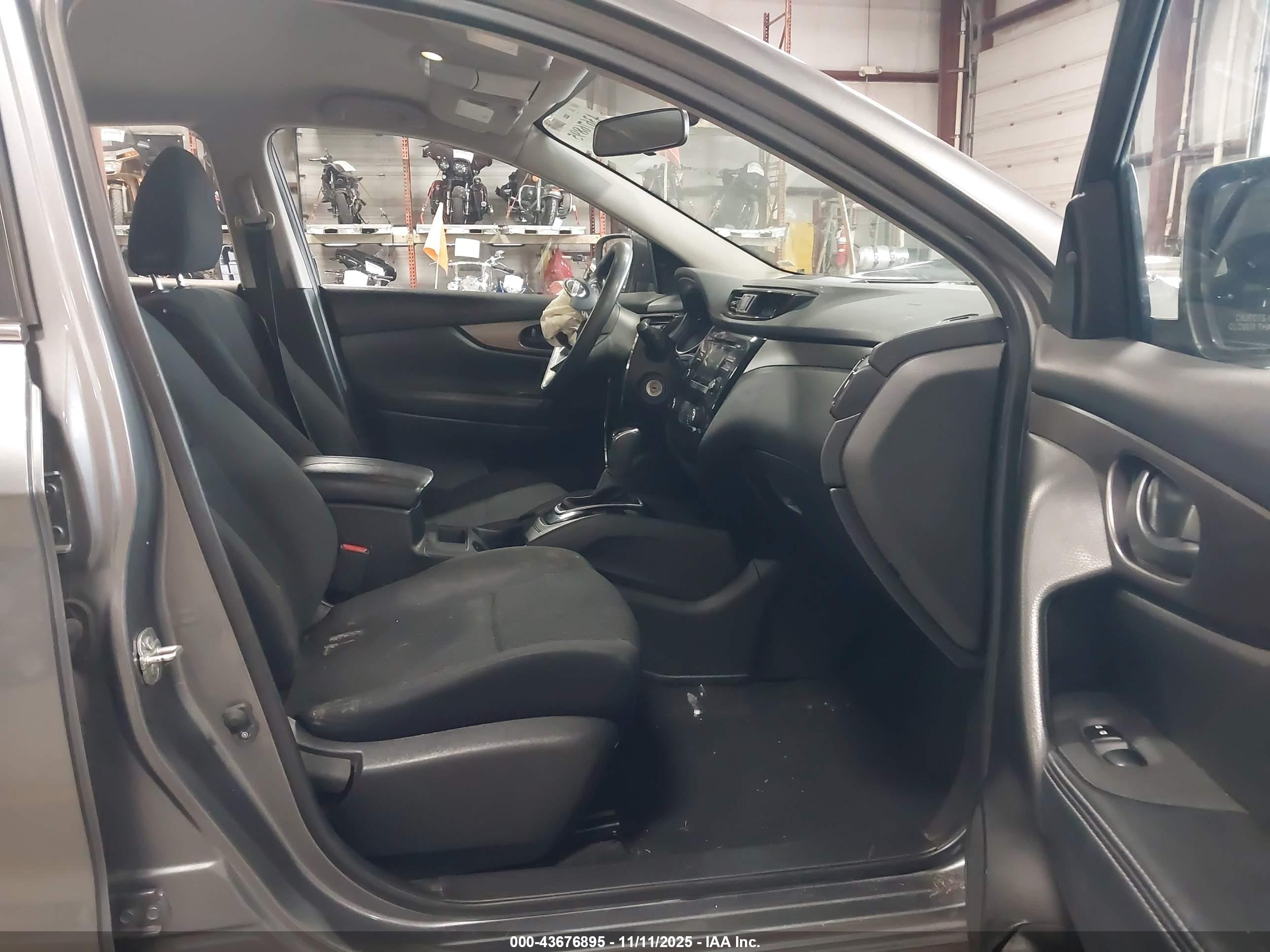 NISSAN ROGUE image 5
