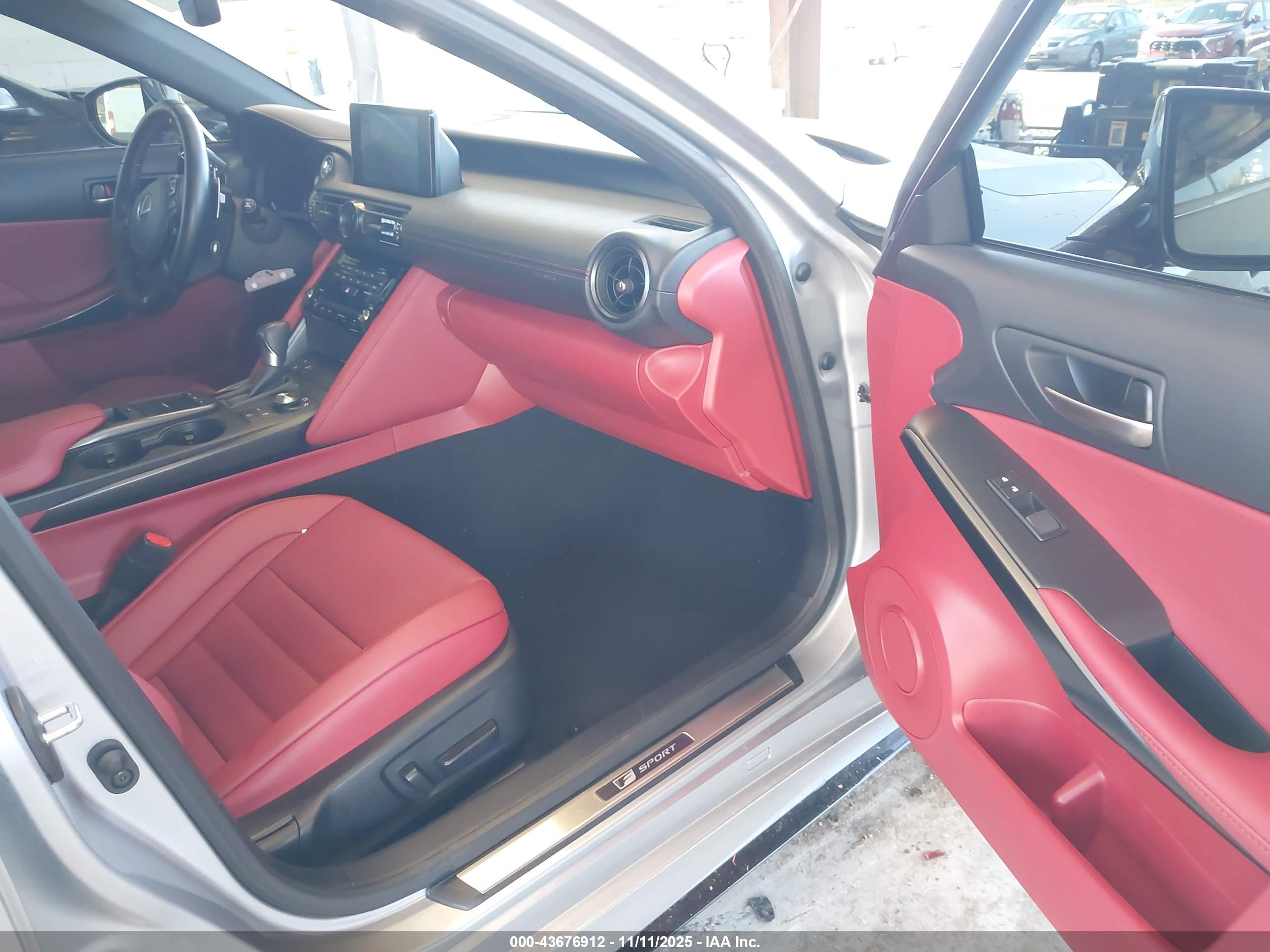 LEXUS IS image 5