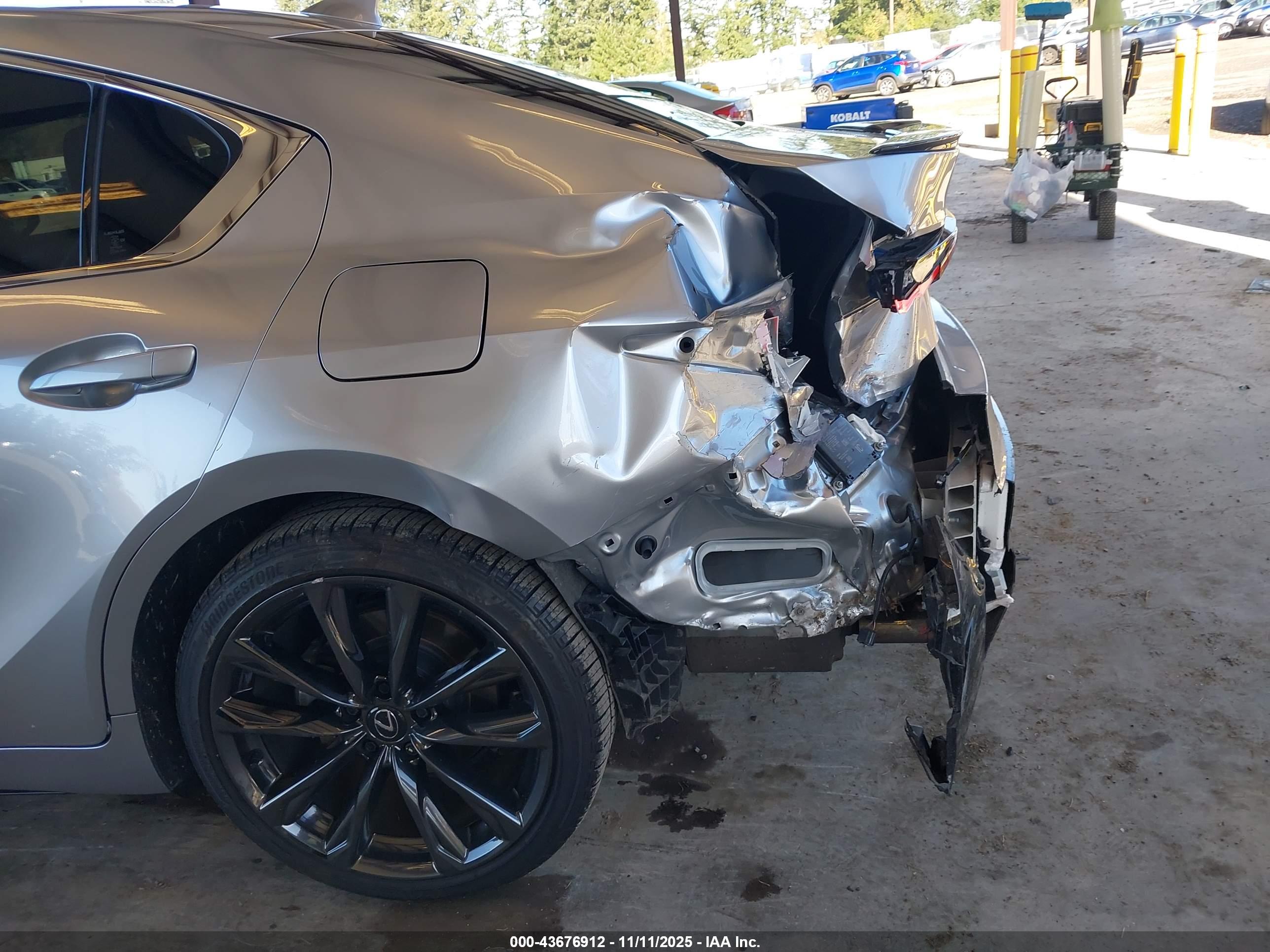 LEXUS IS image 6