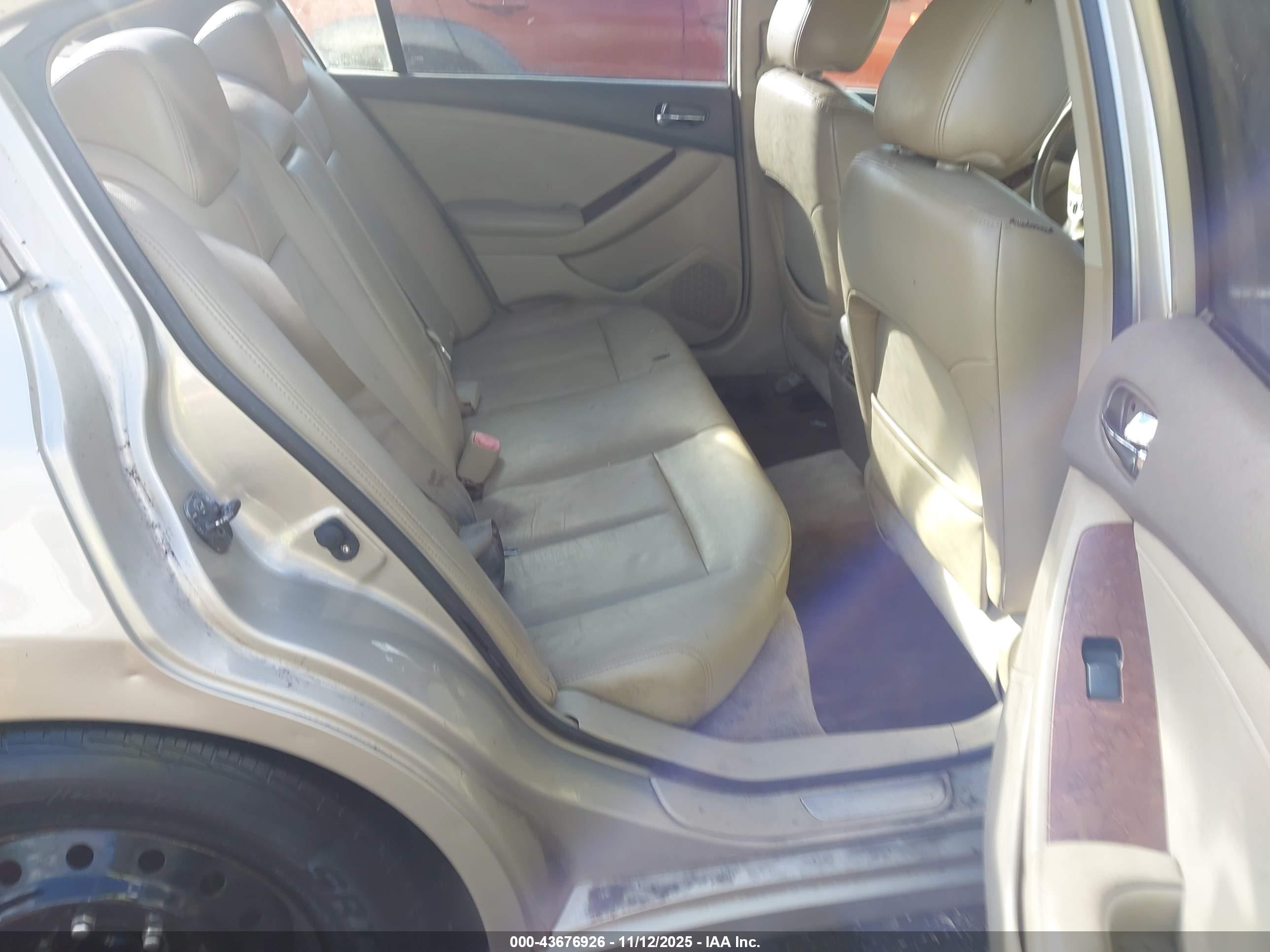 NISSAN ALTIMA image 8