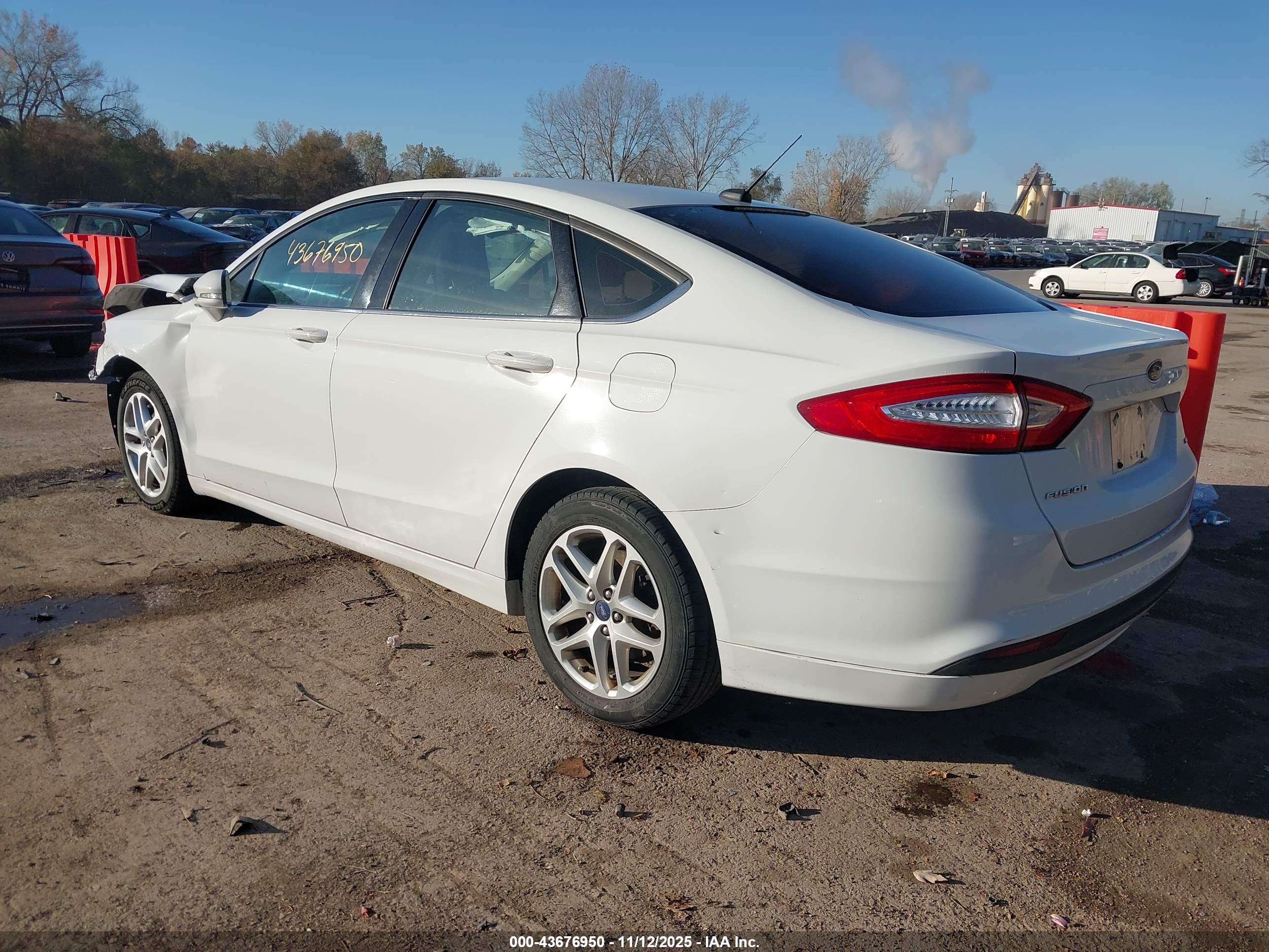 FORD FUSION image 3