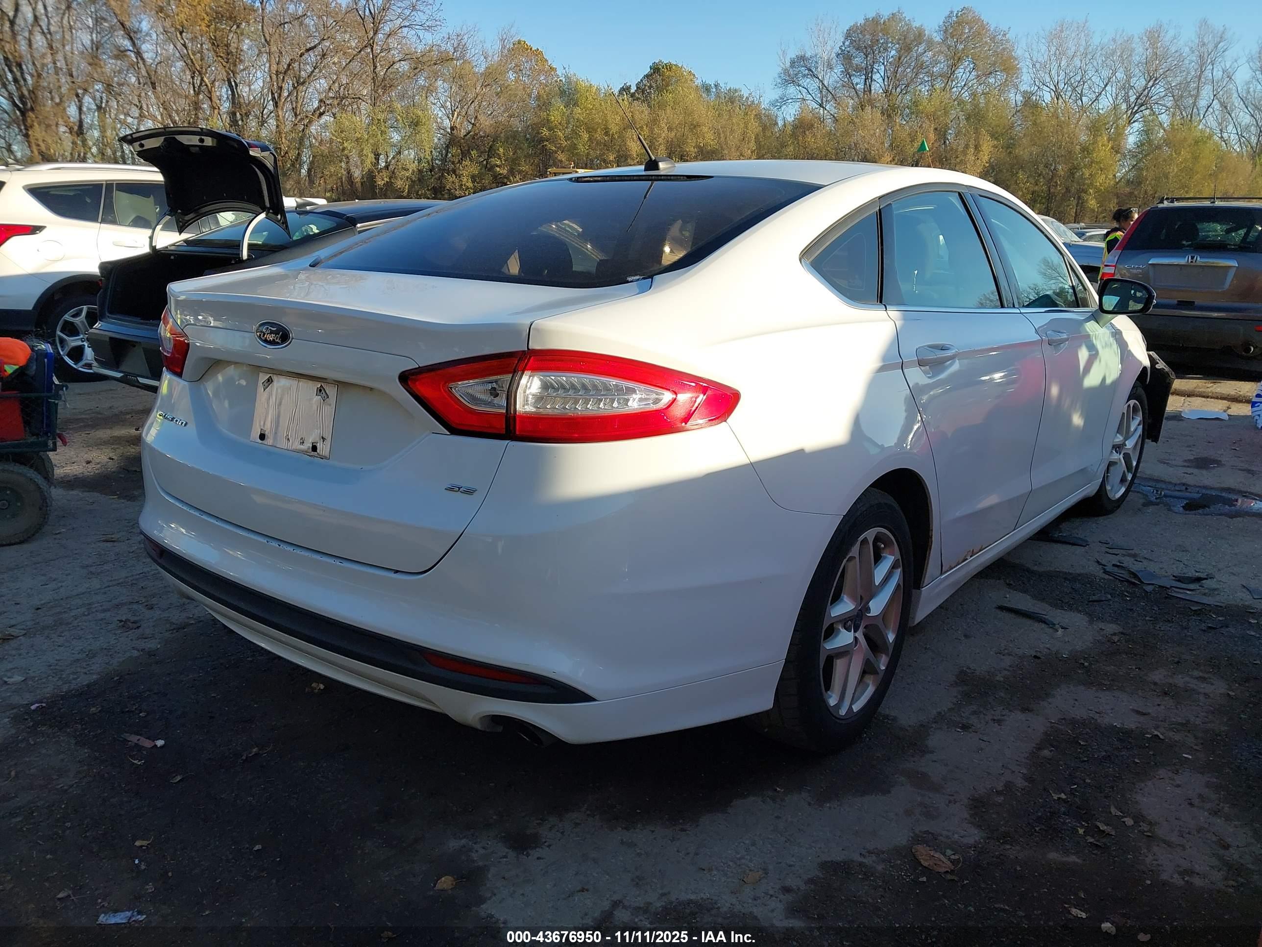 FORD FUSION image 4
