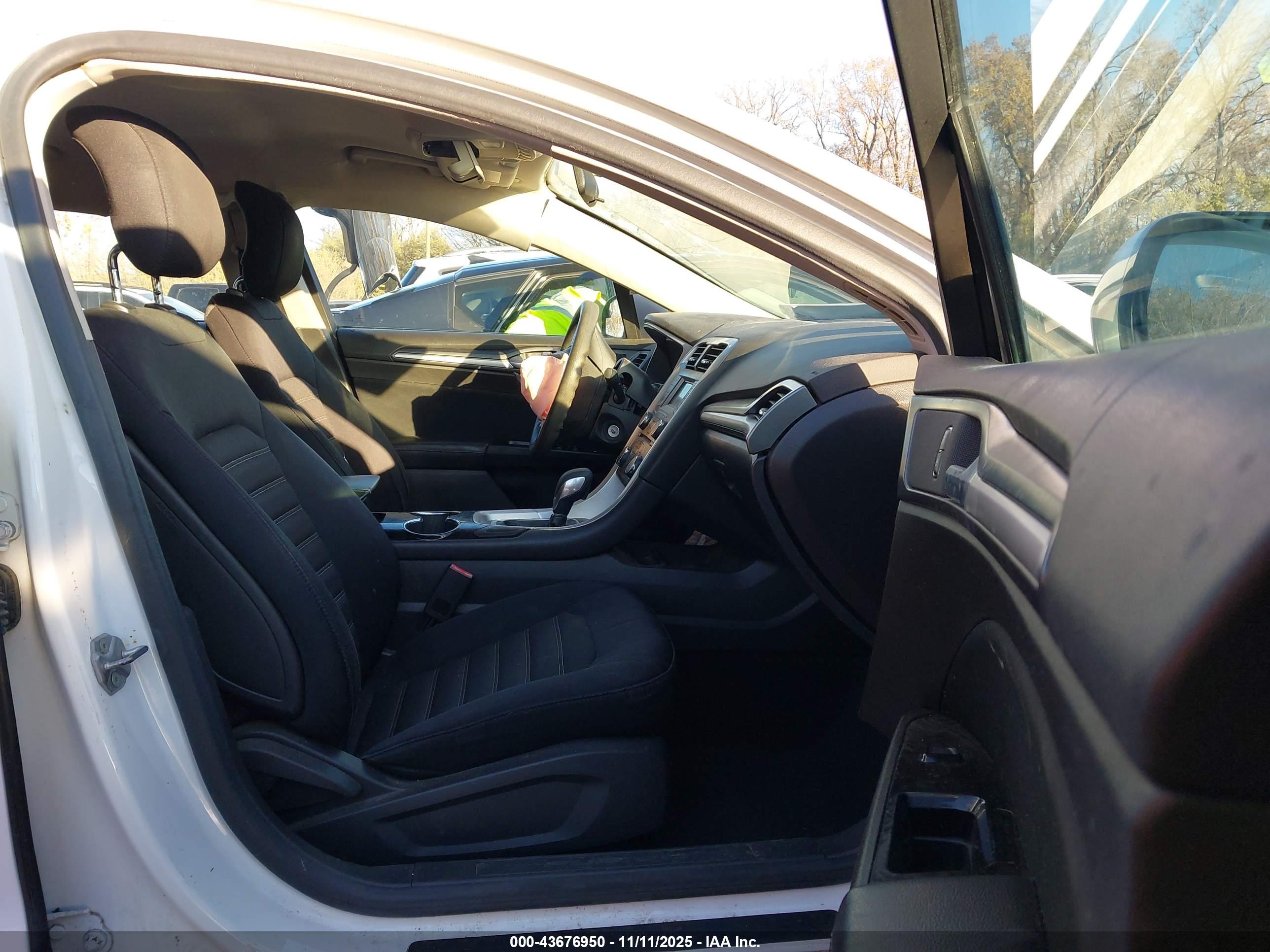 FORD FUSION image 5