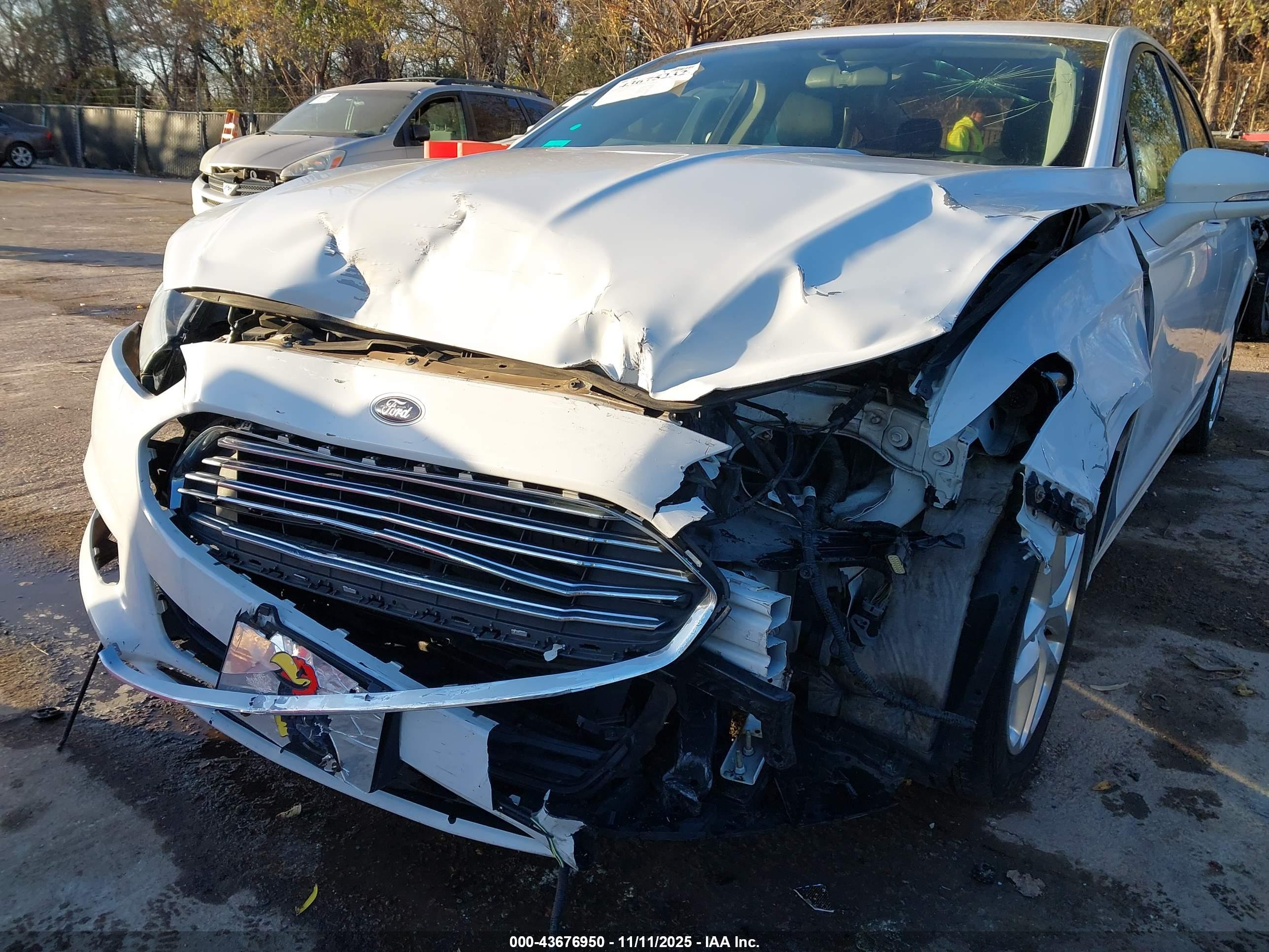 FORD FUSION image 6