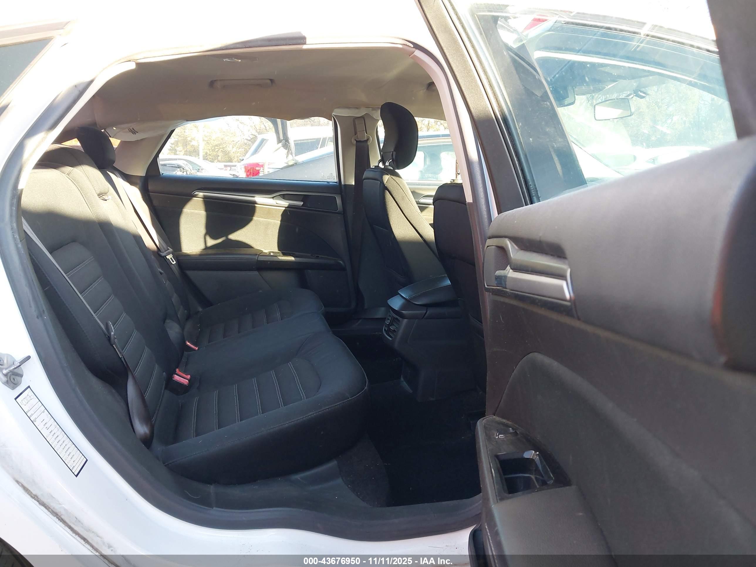 FORD FUSION image 8