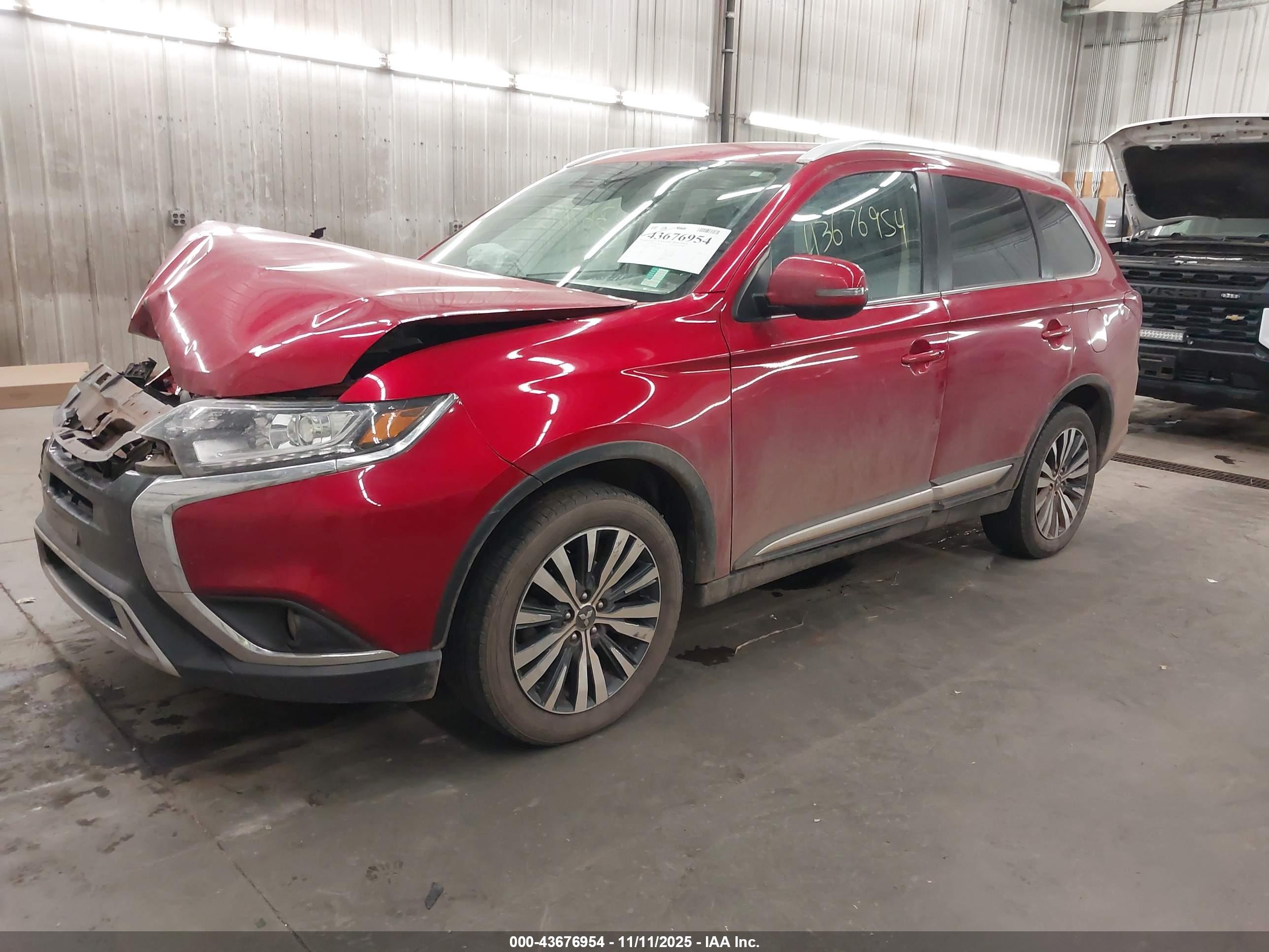 MITSUBISHI OUTLANDER image 2
