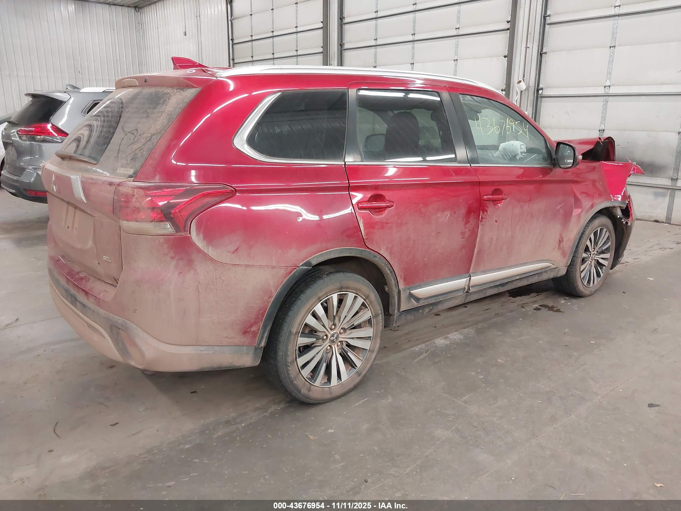 MITSUBISHI OUTLANDER image 4