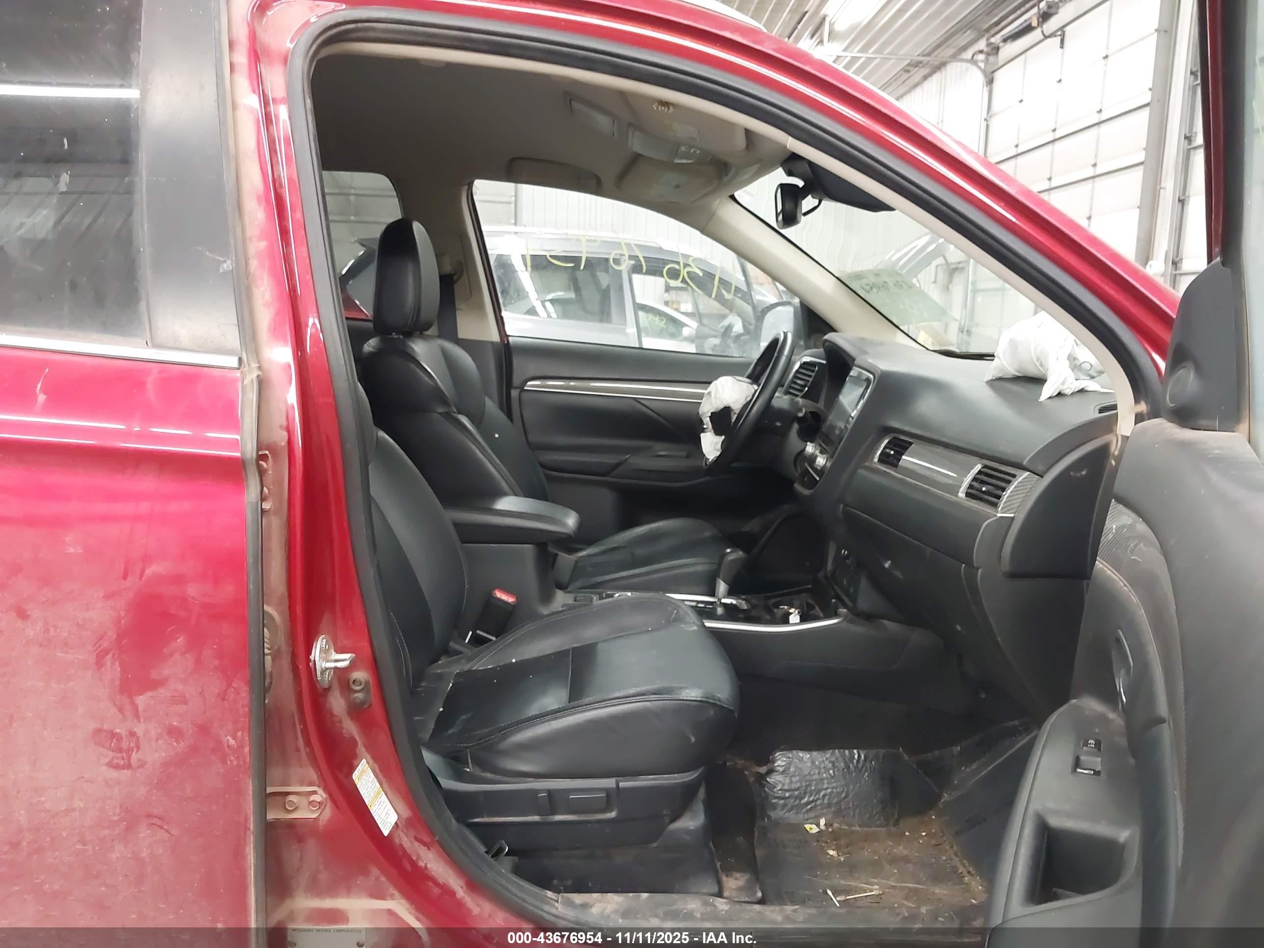 MITSUBISHI OUTLANDER image 5
