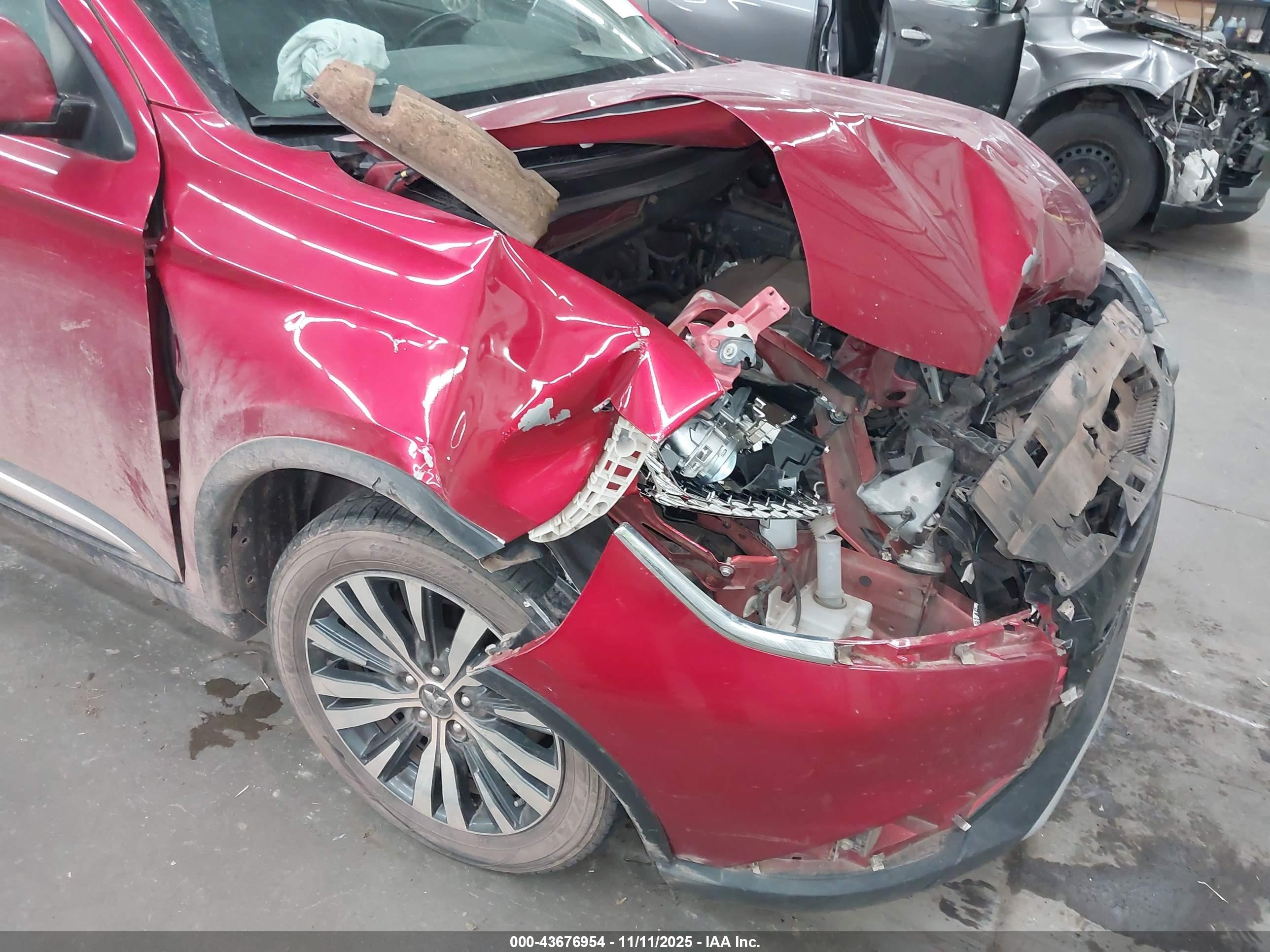 MITSUBISHI OUTLANDER image 6