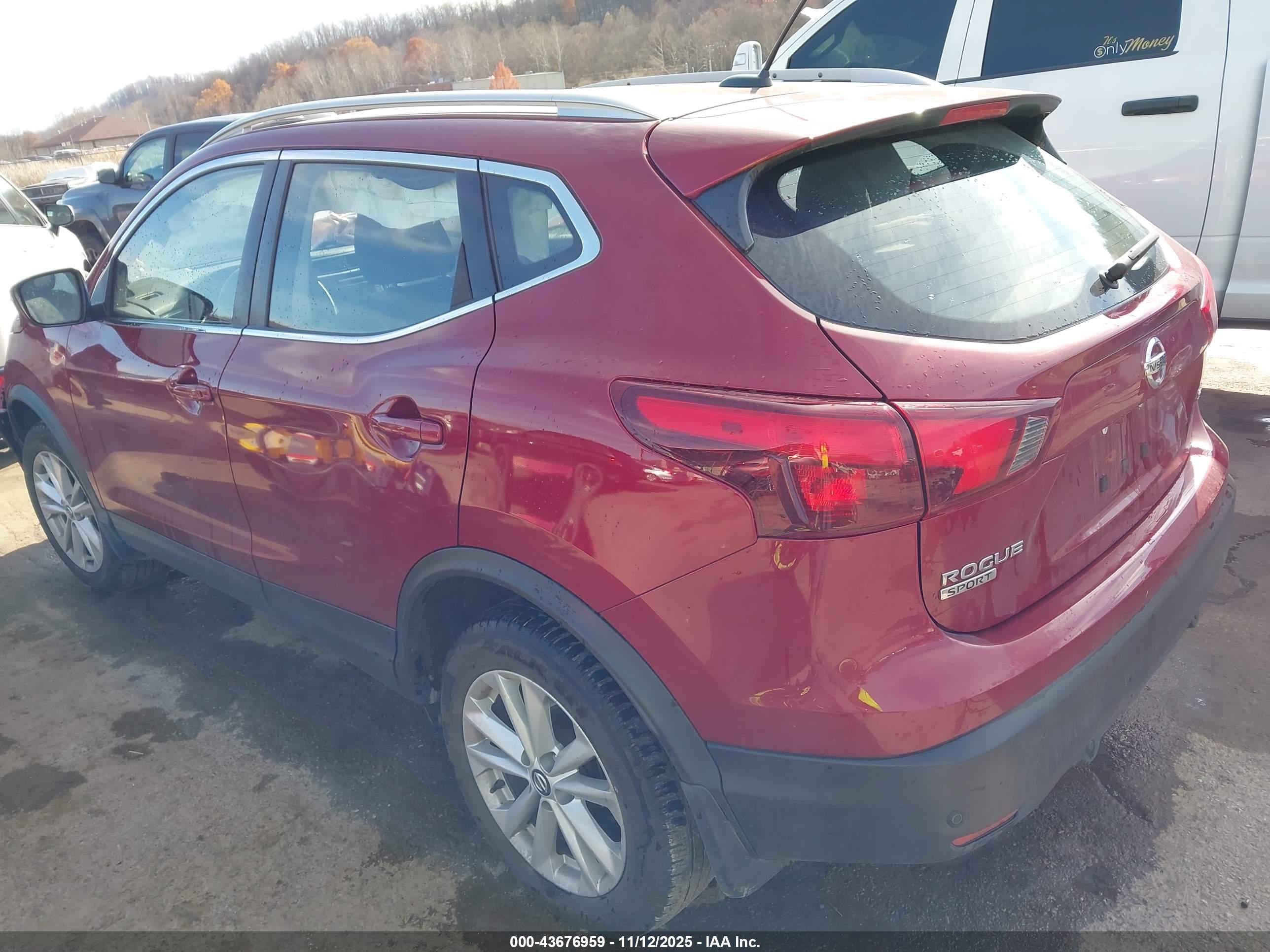 NISSAN ROGUE image 3
