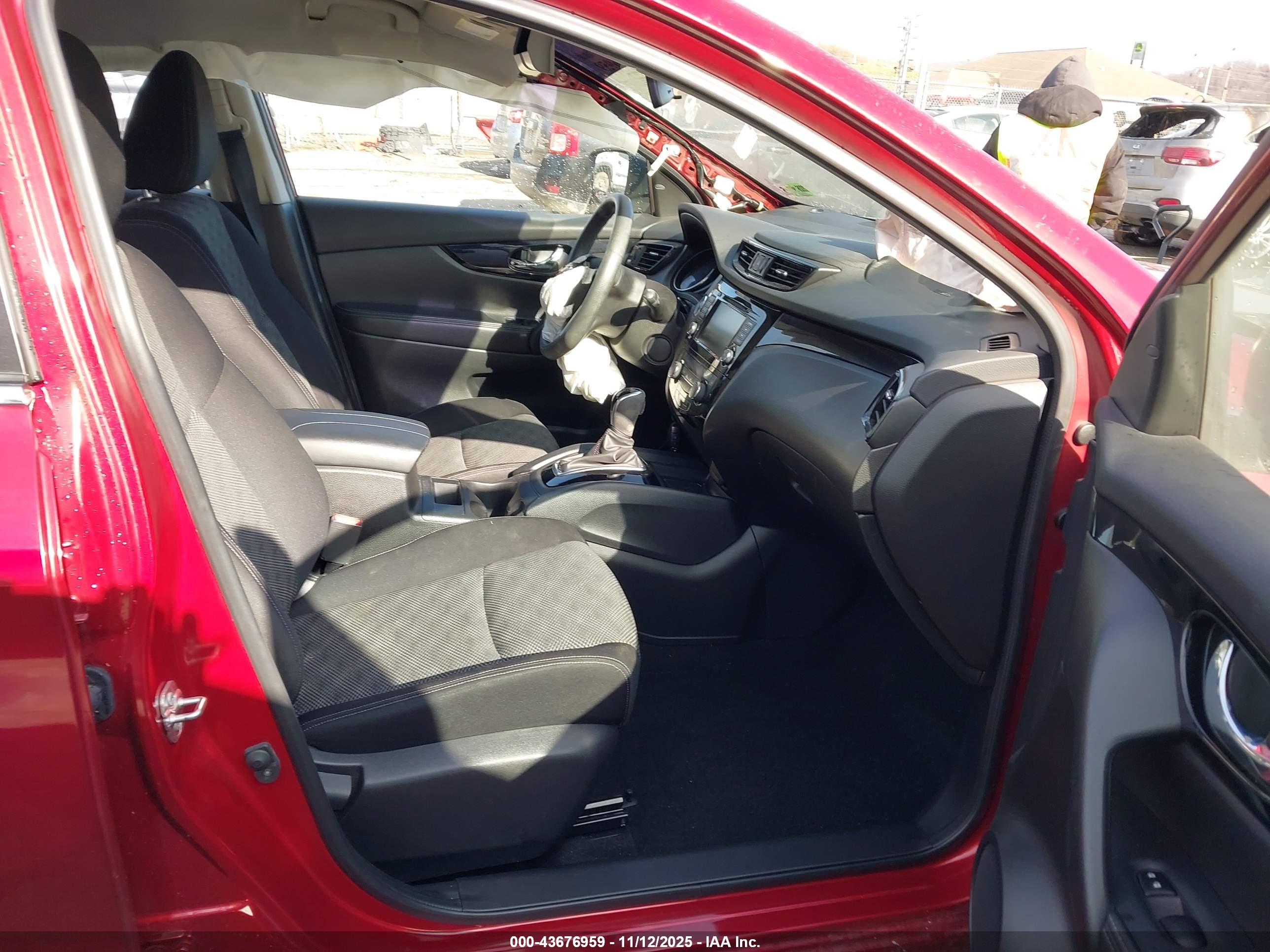 NISSAN ROGUE image 5