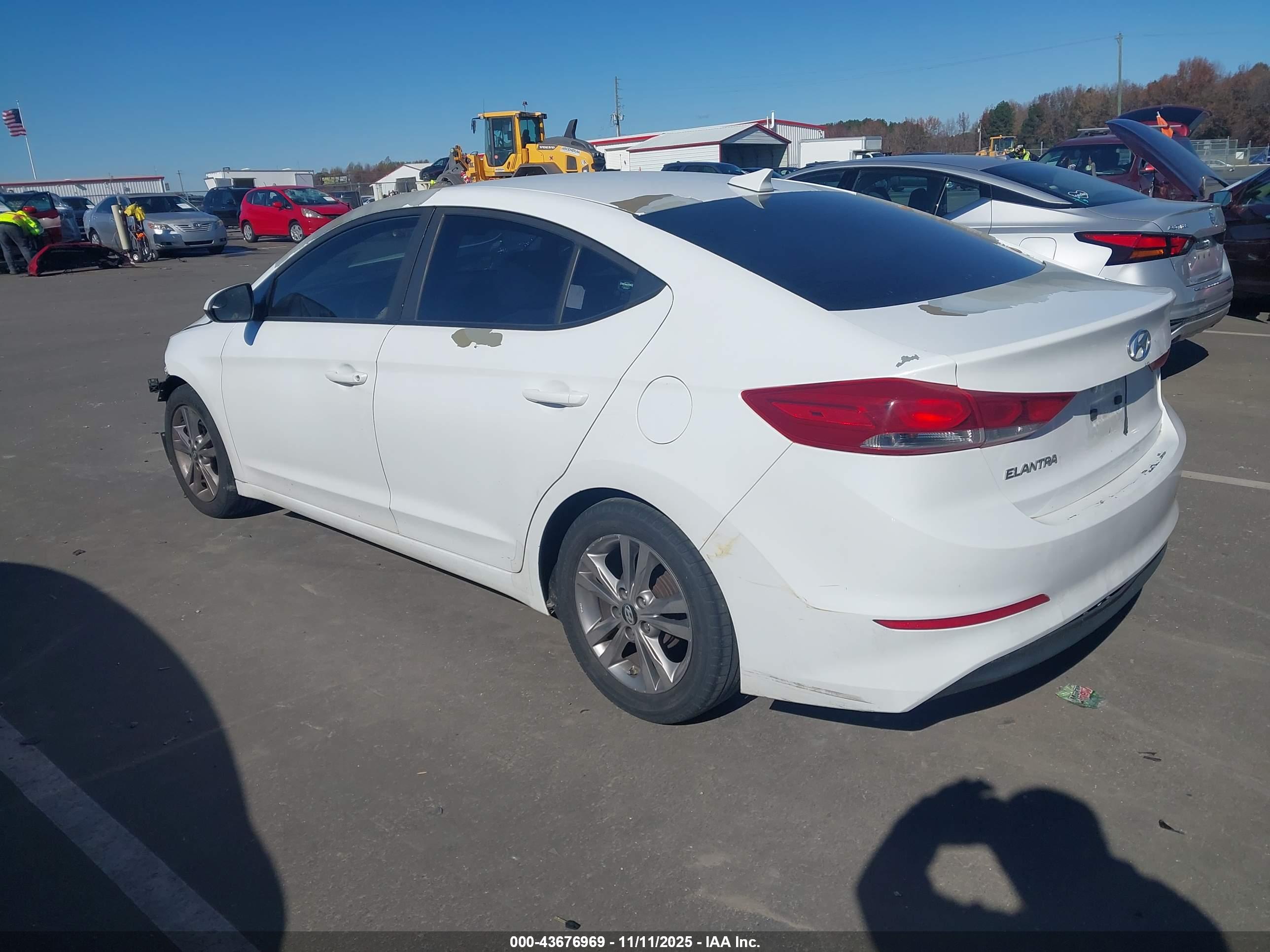 HYUNDAI ELANTRA image 3