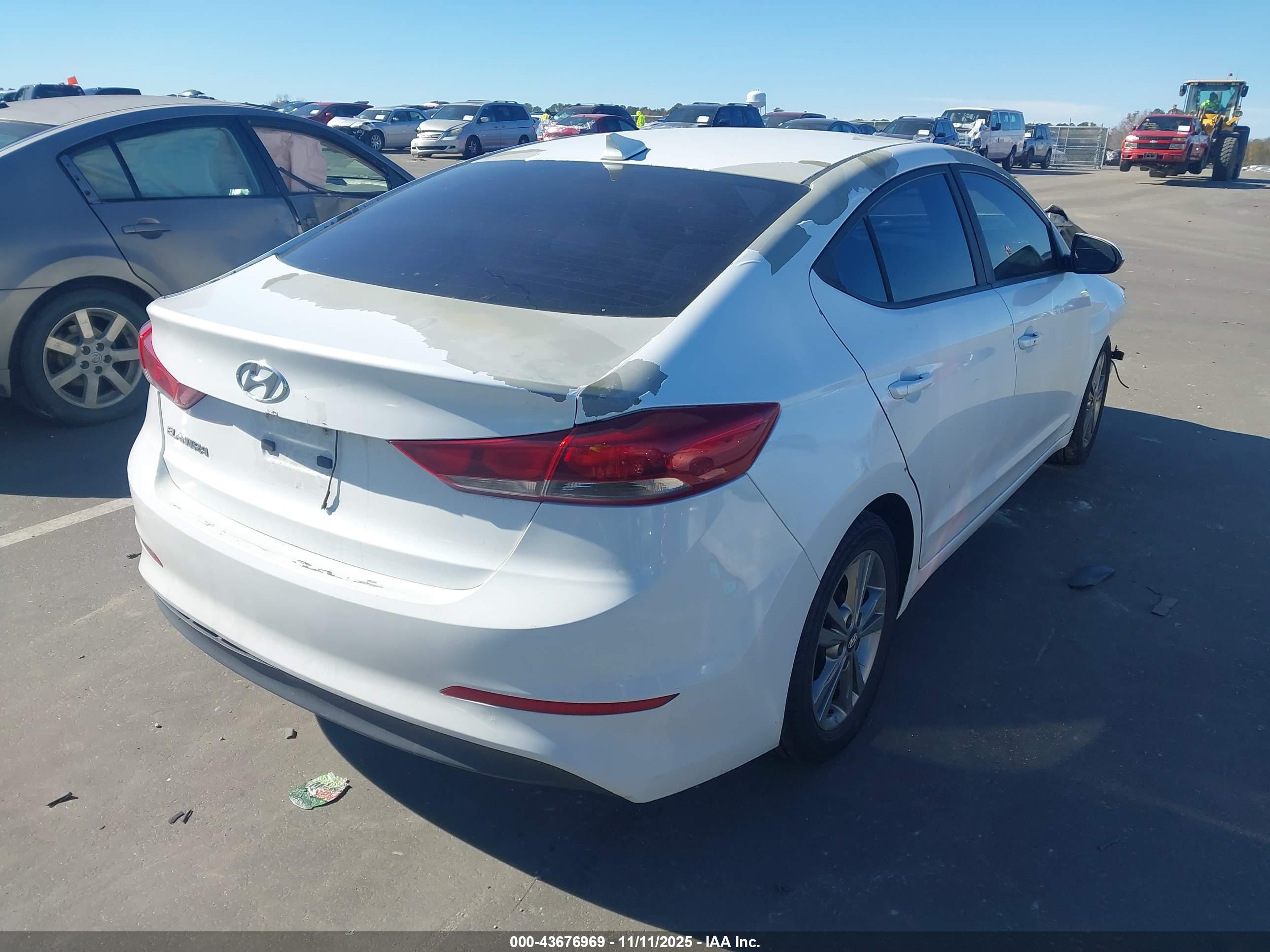 HYUNDAI ELANTRA image 4