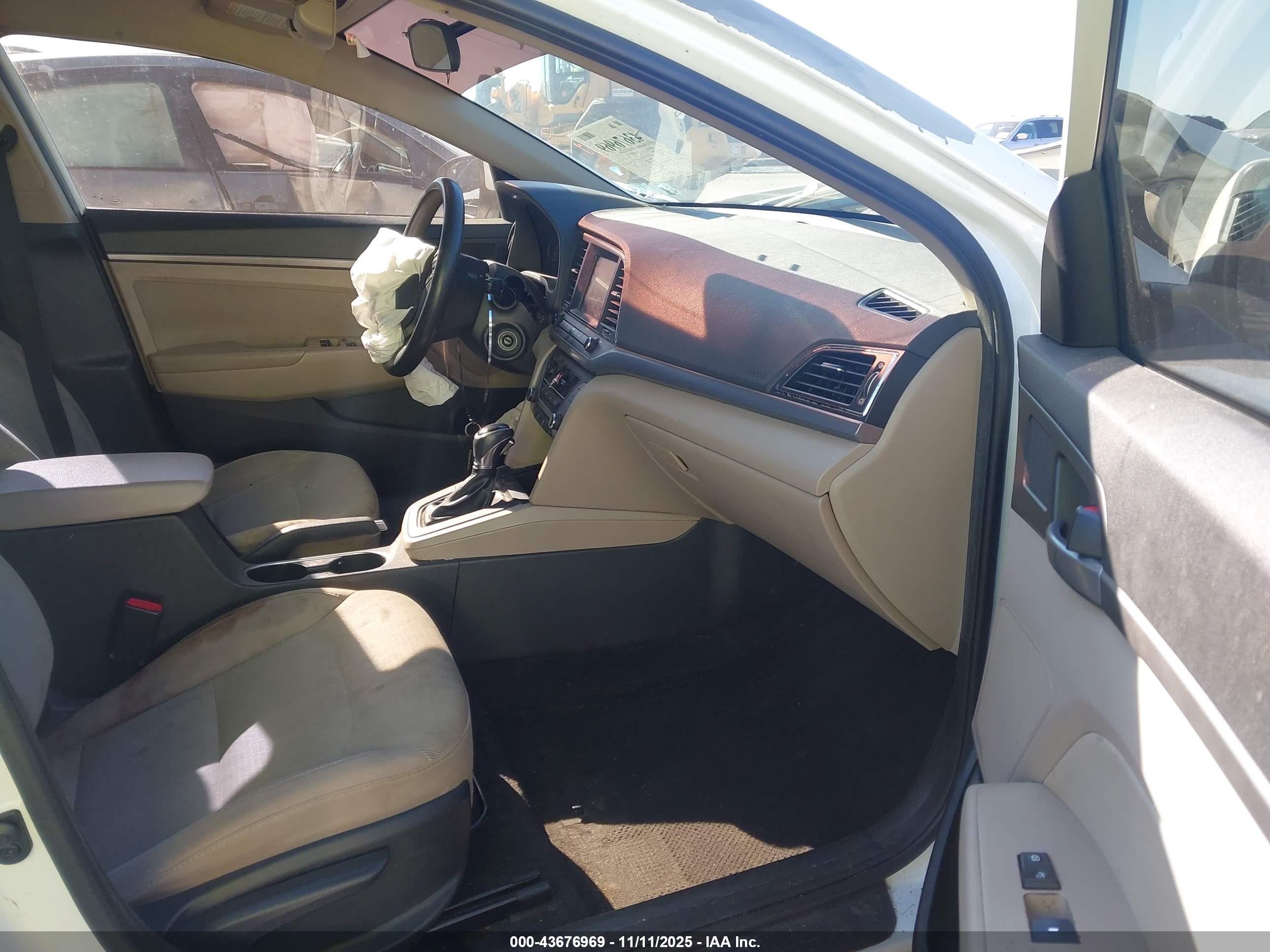 HYUNDAI ELANTRA image 5