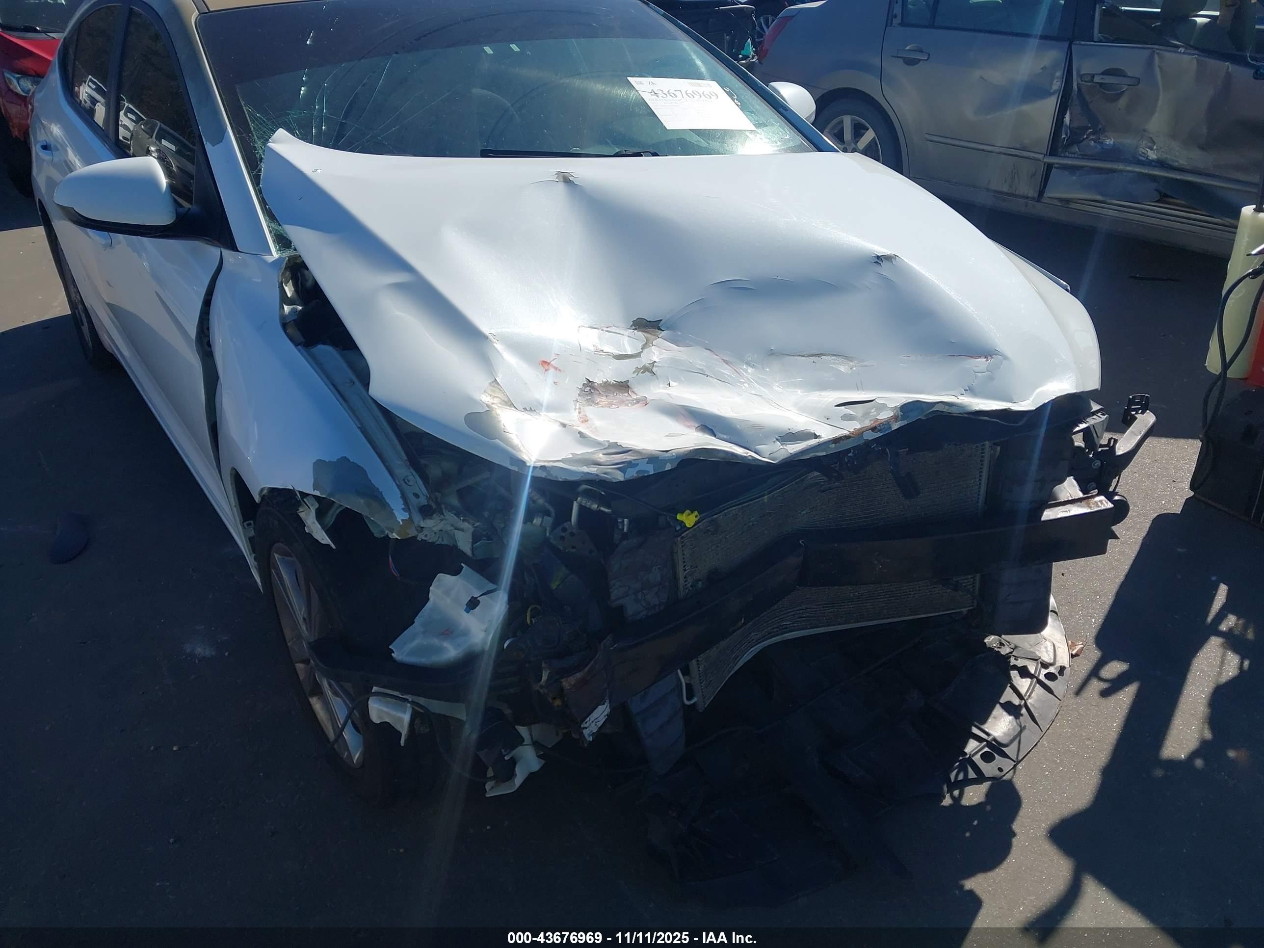 HYUNDAI ELANTRA image 6