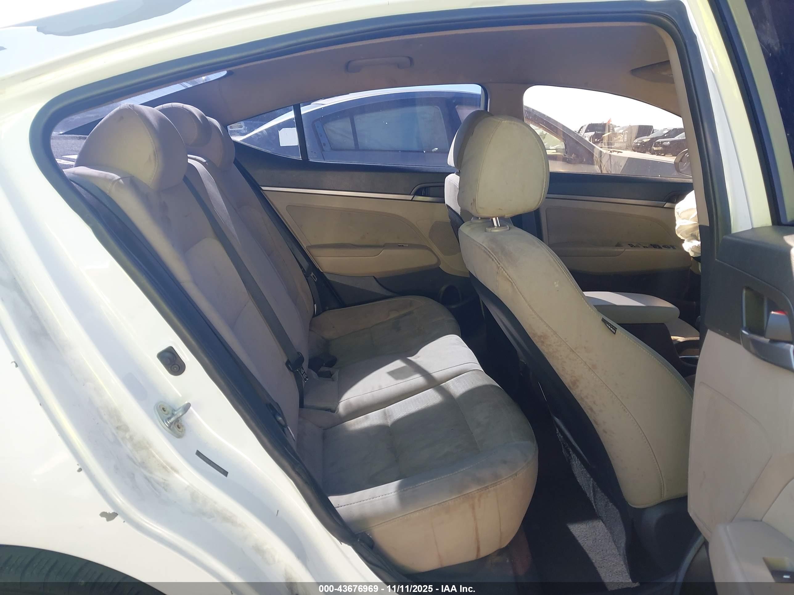 HYUNDAI ELANTRA image 8