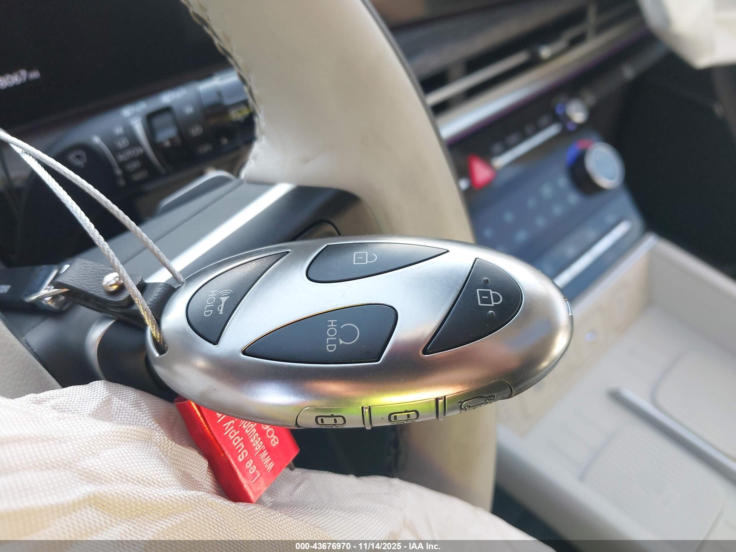 HYUNDAI SANTA image 11