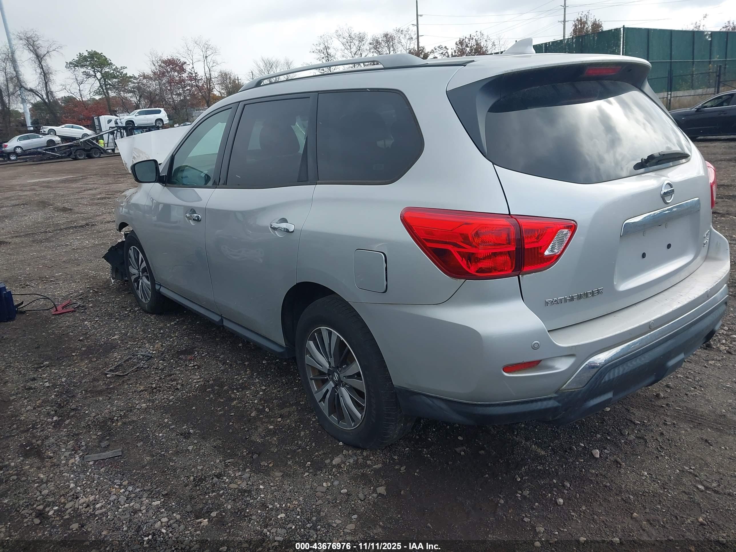 NISSAN PATHFINDER image 3