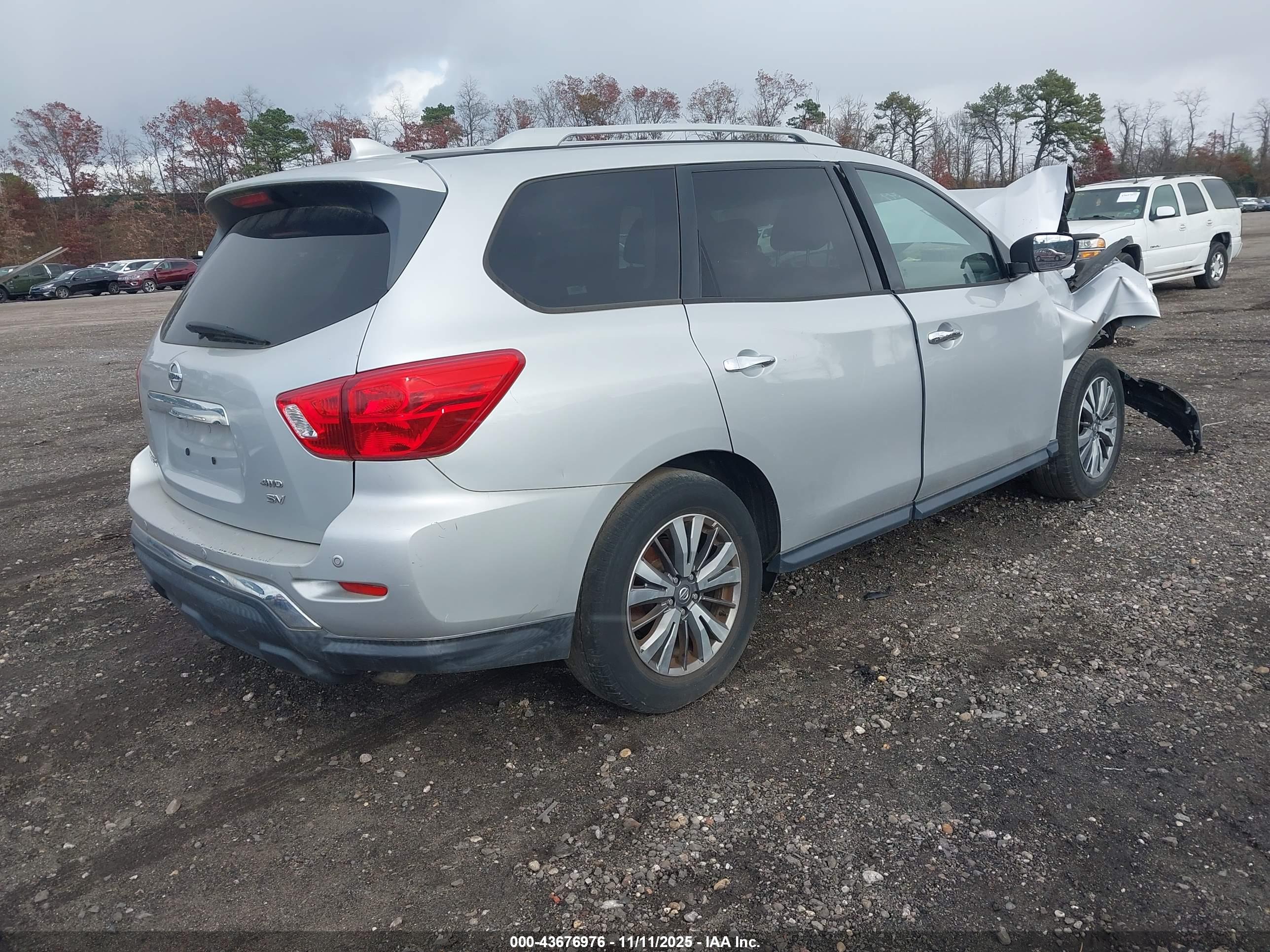 NISSAN PATHFINDER image 4