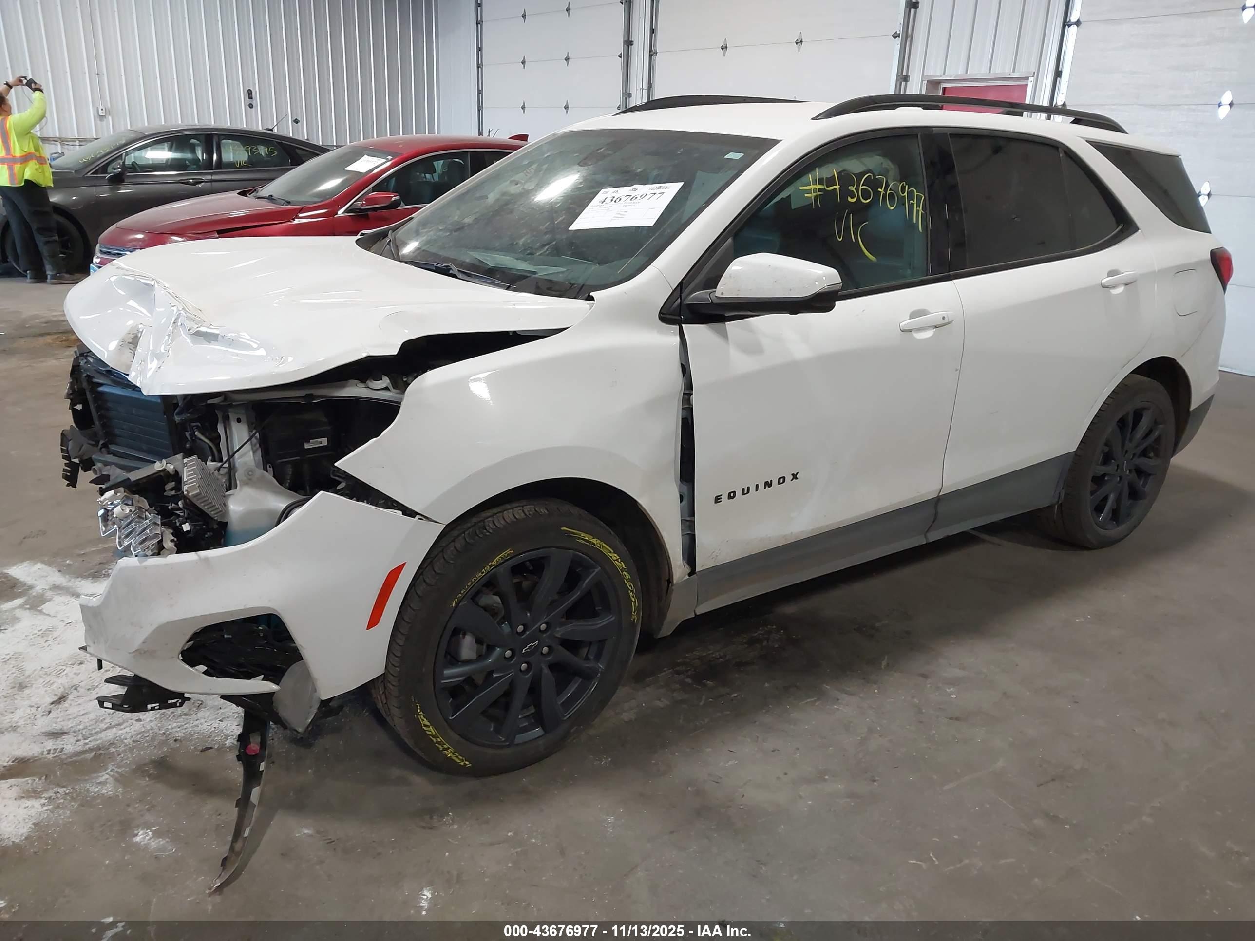 CHEVROLET EQUINOX image 2