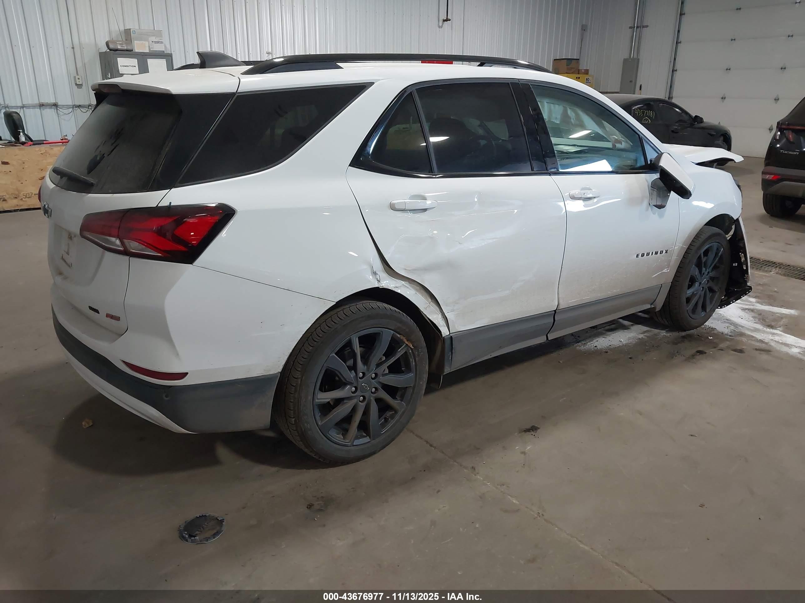 CHEVROLET EQUINOX image 4
