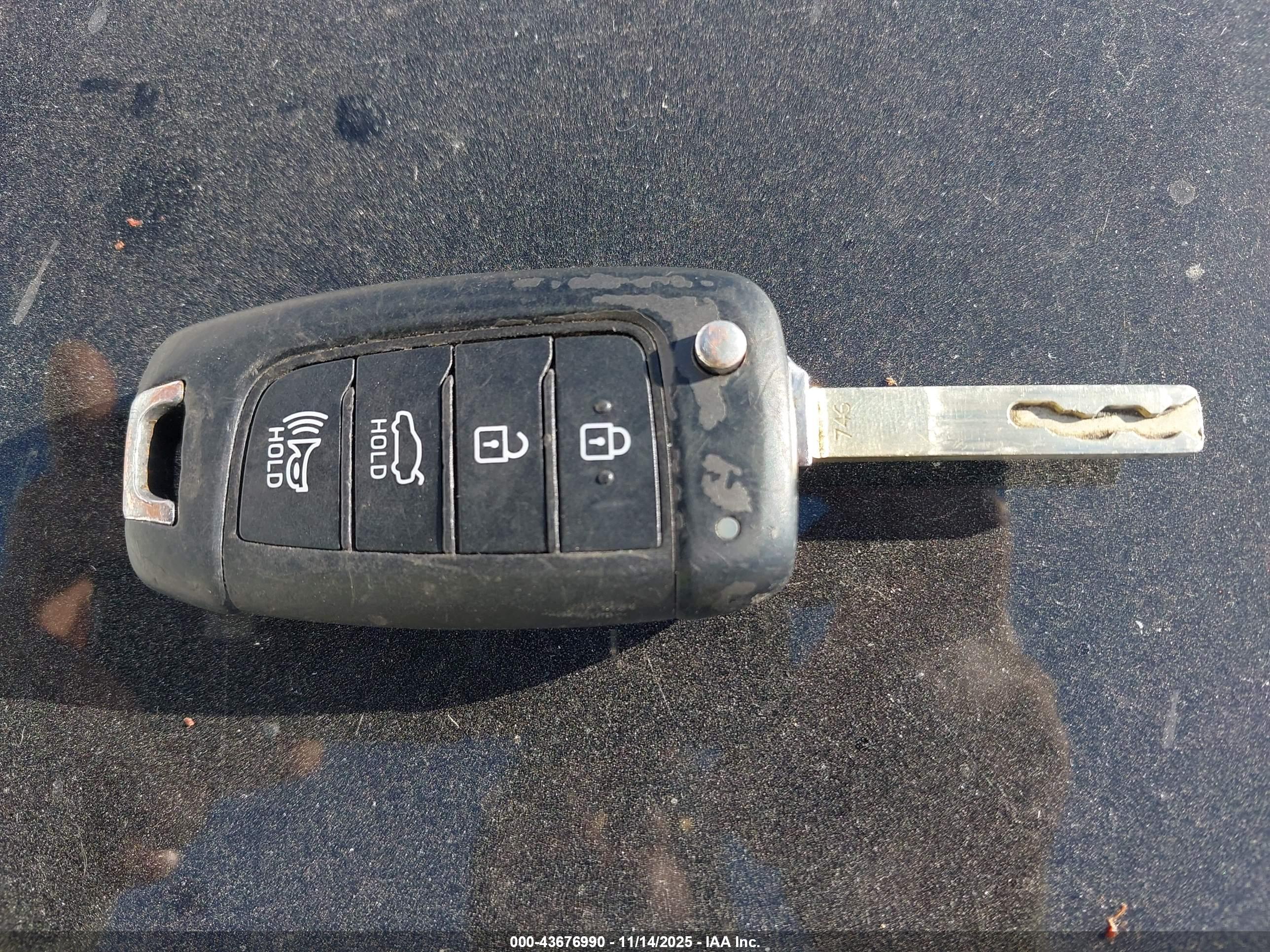 HYUNDAI ACCENT image 11