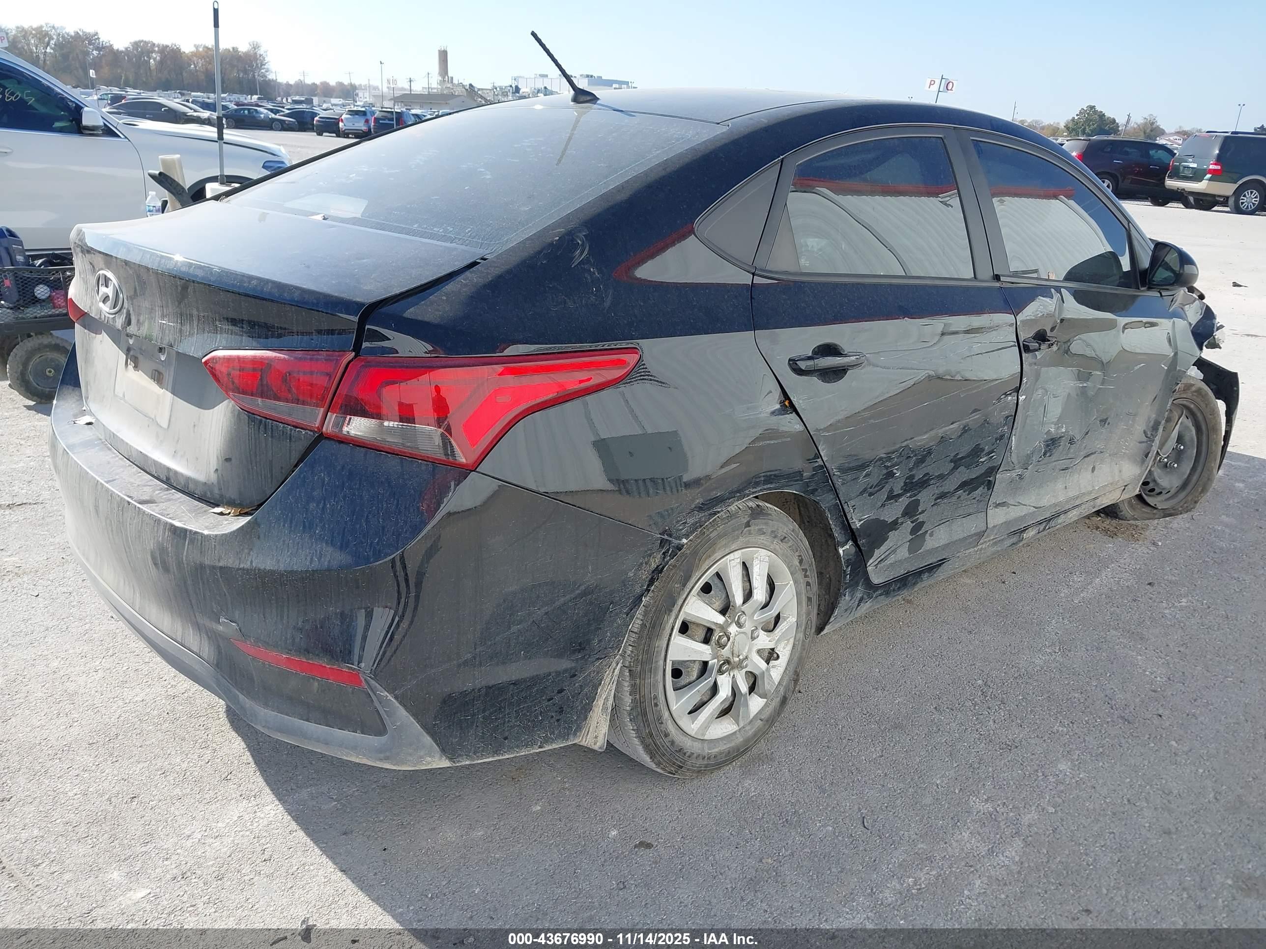HYUNDAI ACCENT image 4