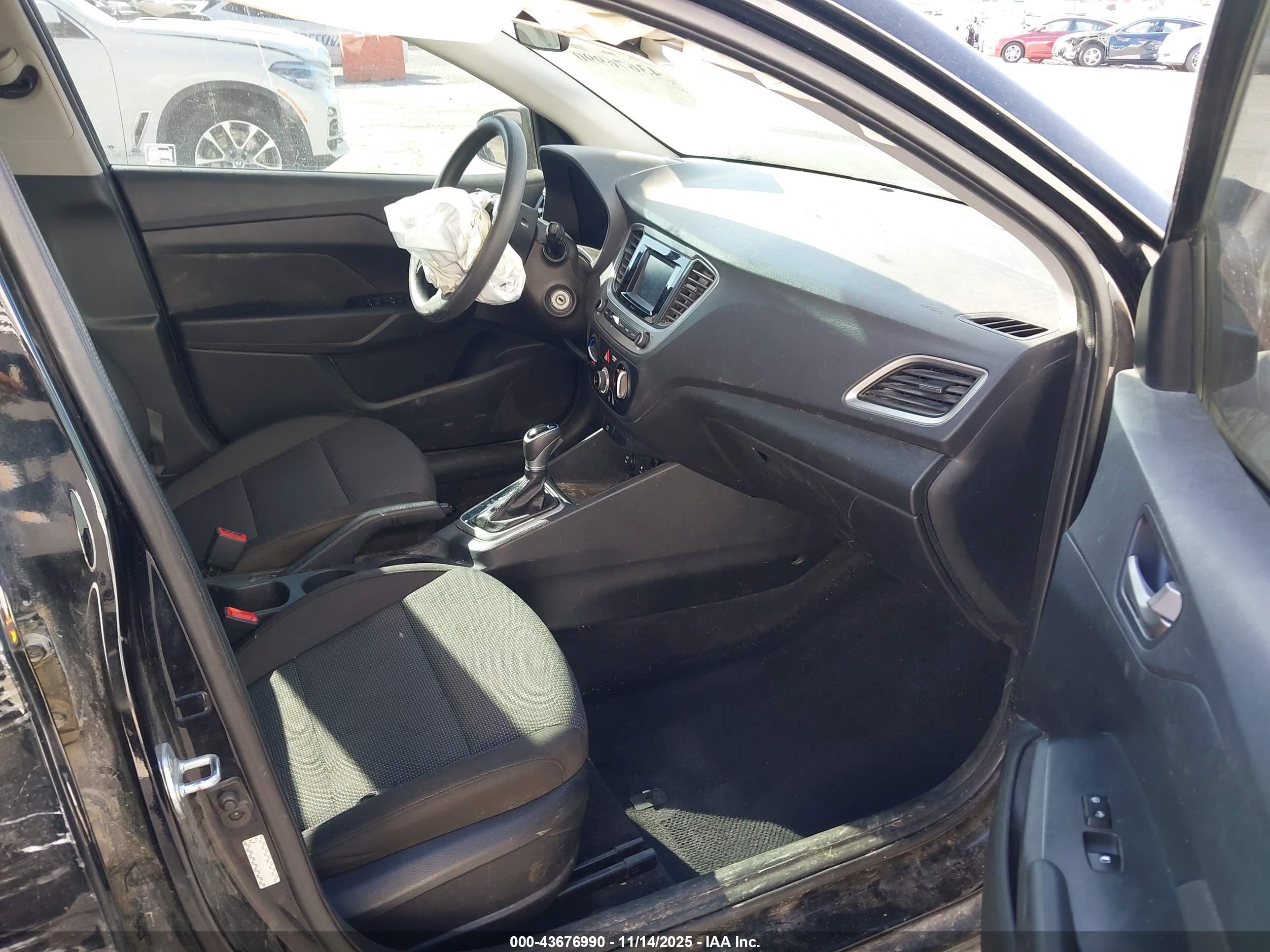 HYUNDAI ACCENT image 5