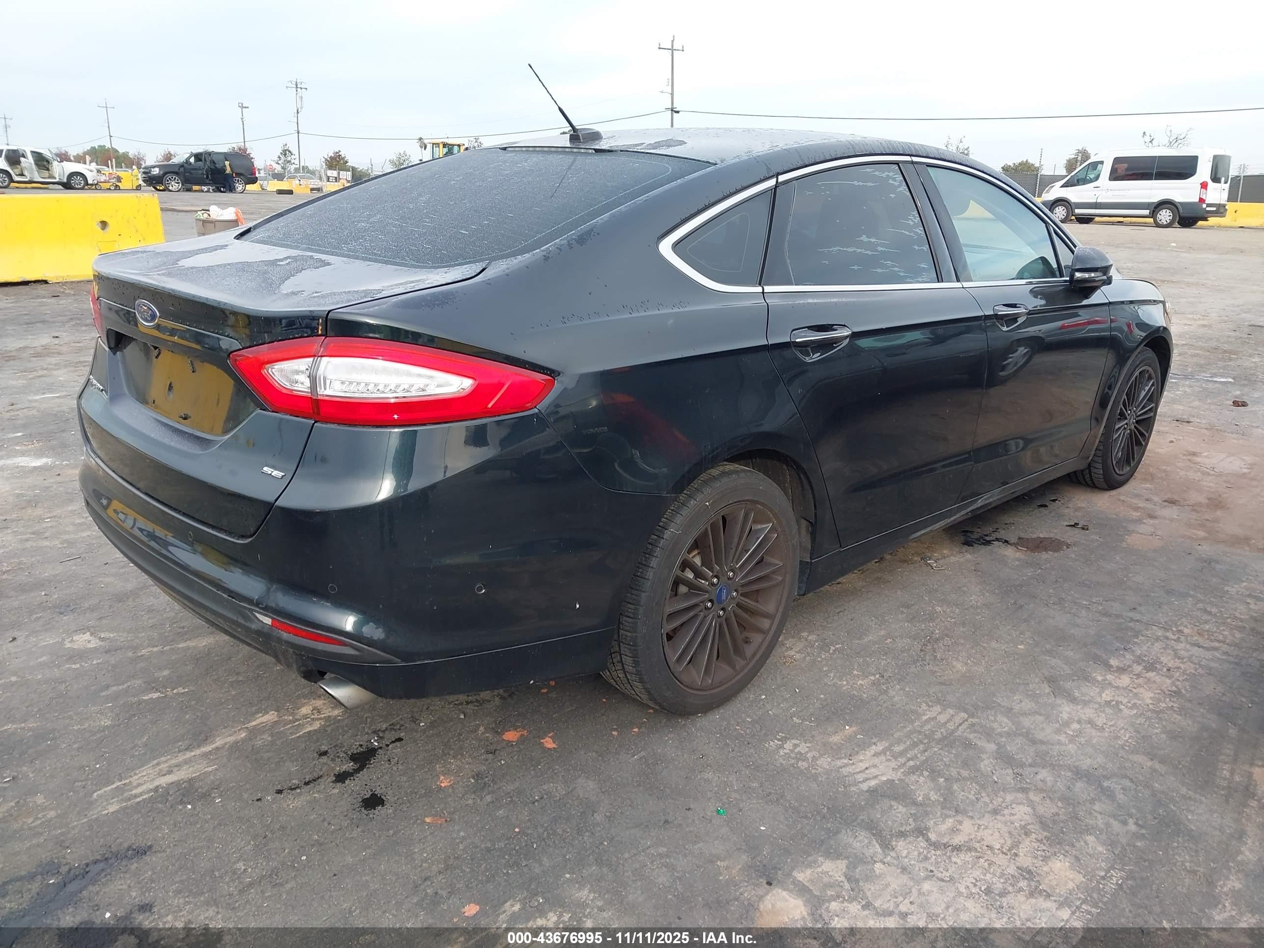 FORD FUSION image 4