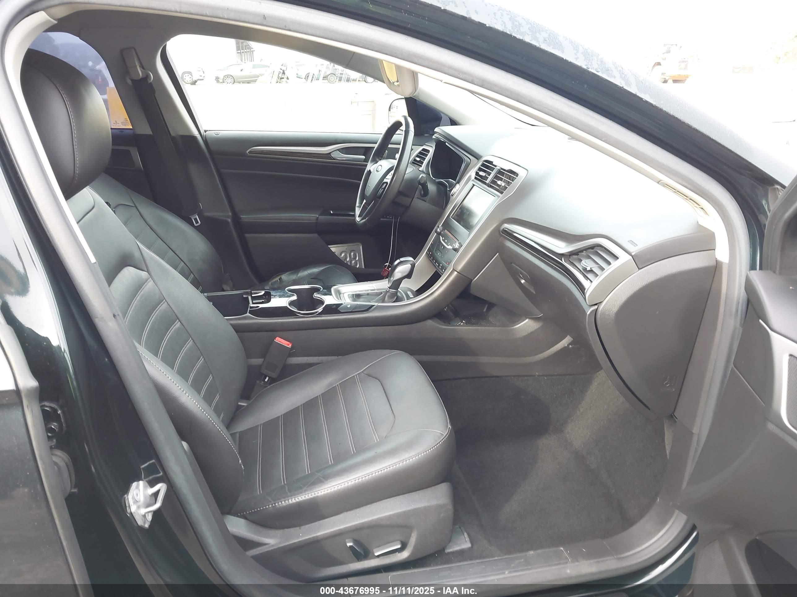 FORD FUSION image 5