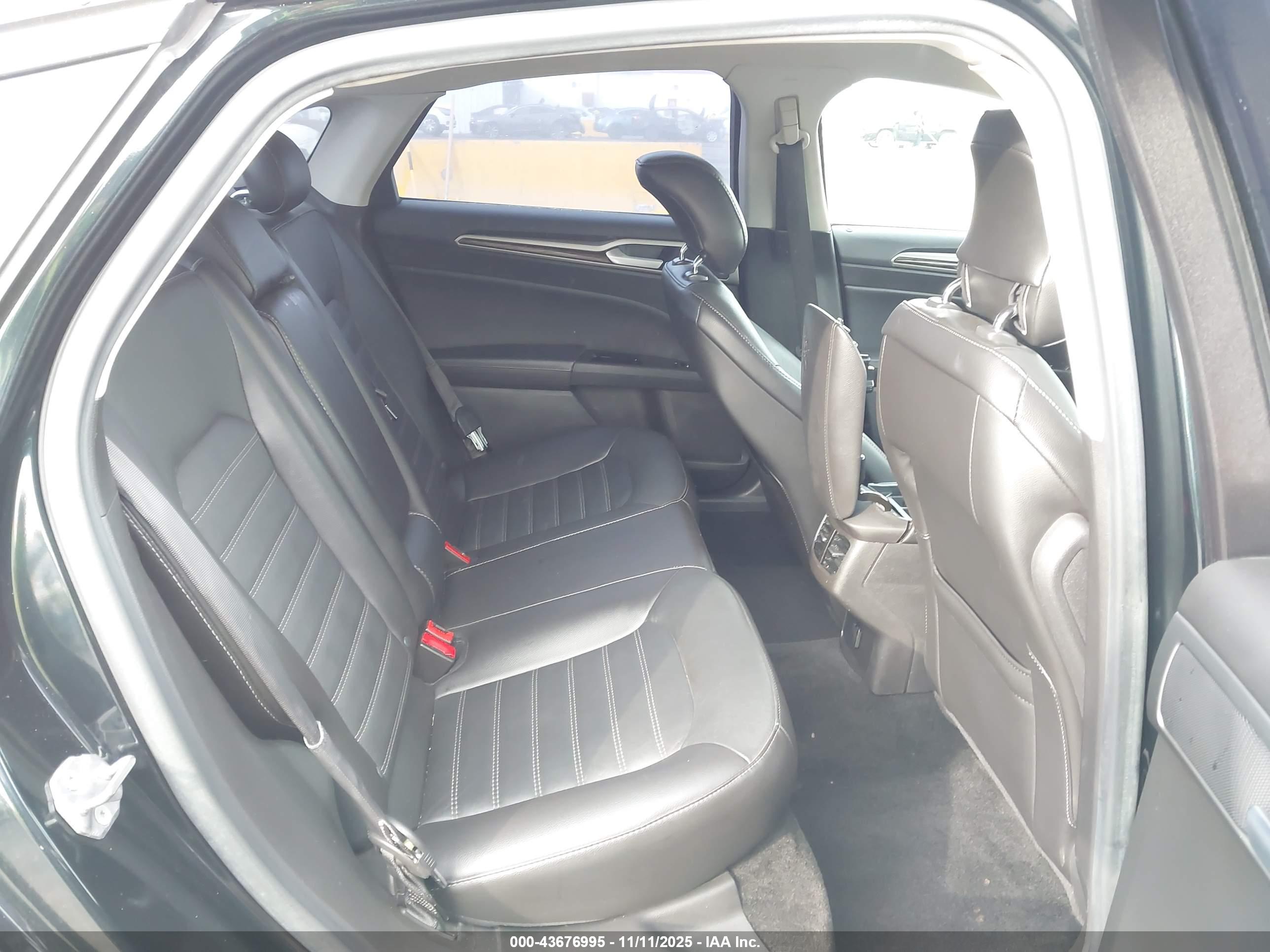 FORD FUSION image 8