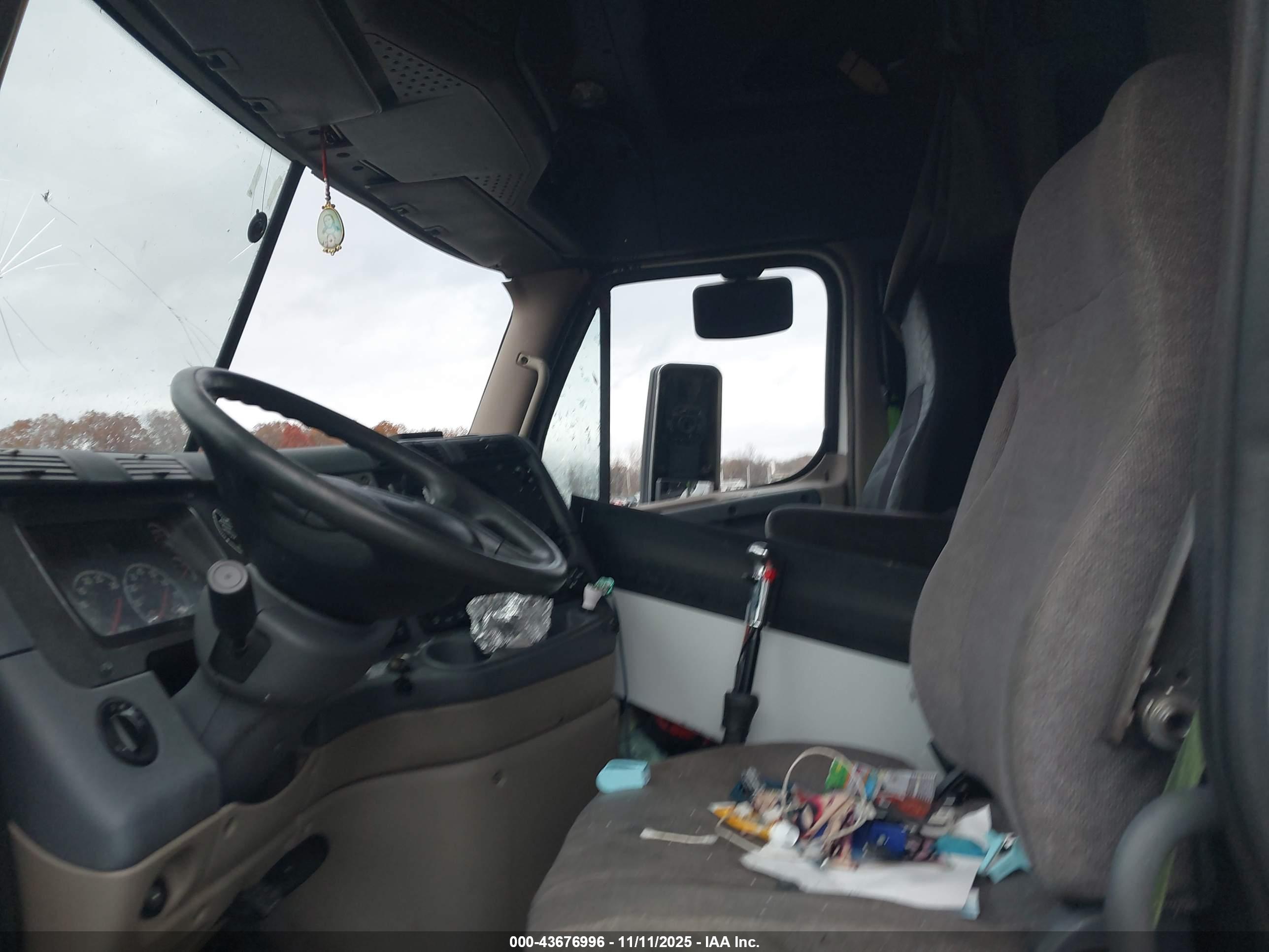FREIGHTLINER CASCADIA image 5