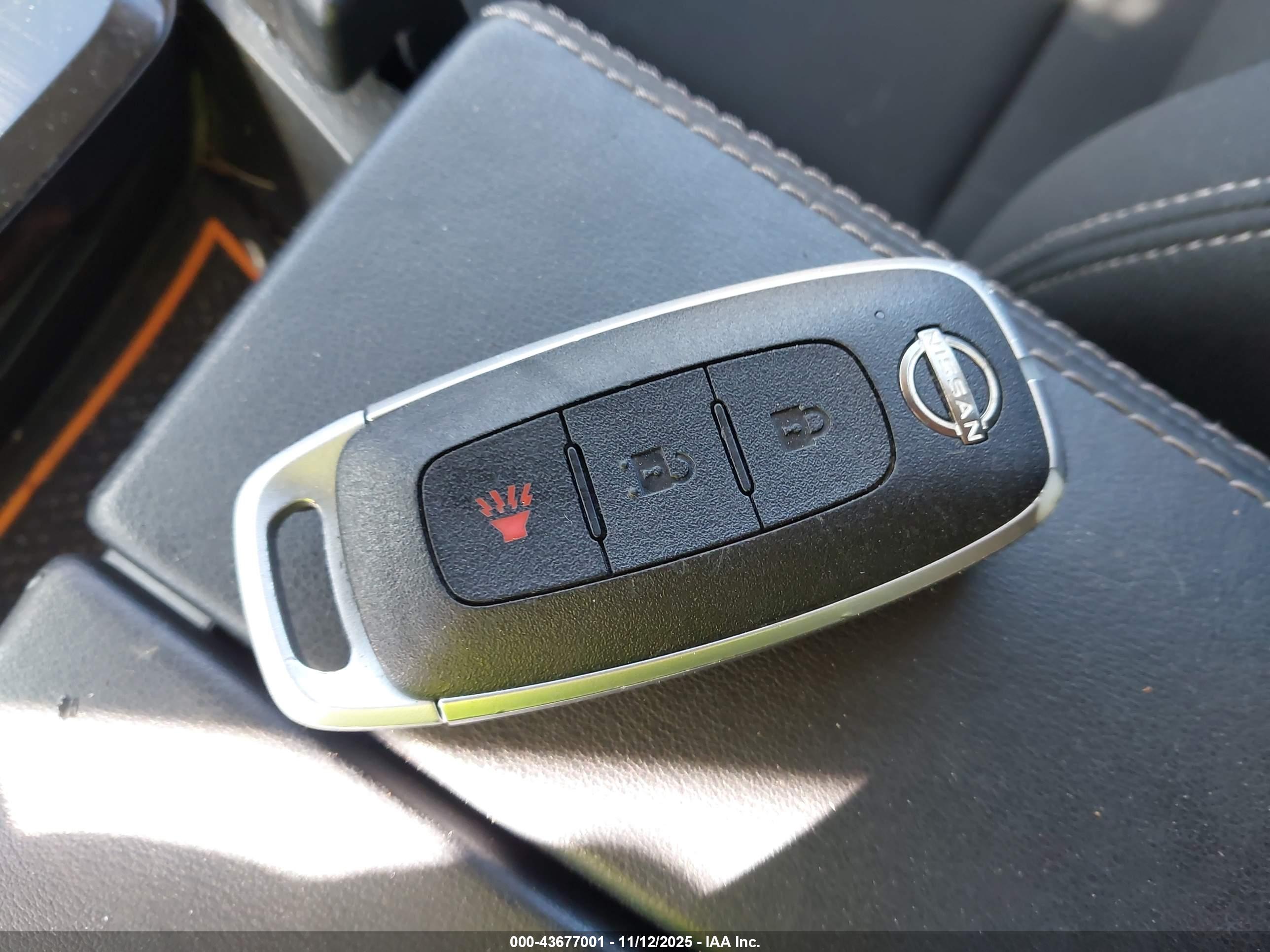 NISSAN ROGUE image 11