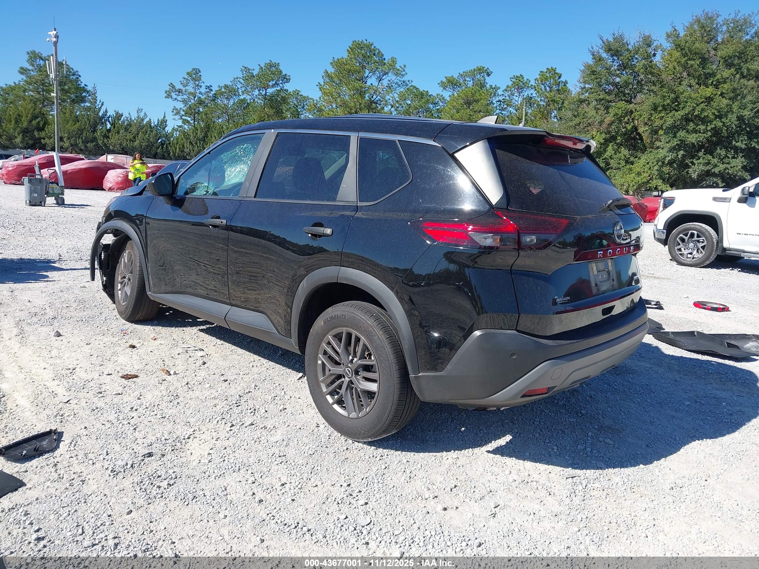 NISSAN ROGUE image 3