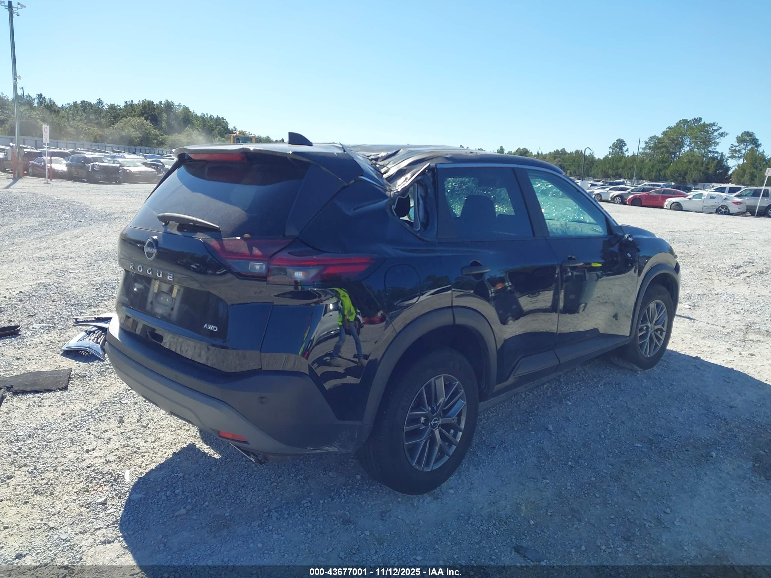 NISSAN ROGUE image 4