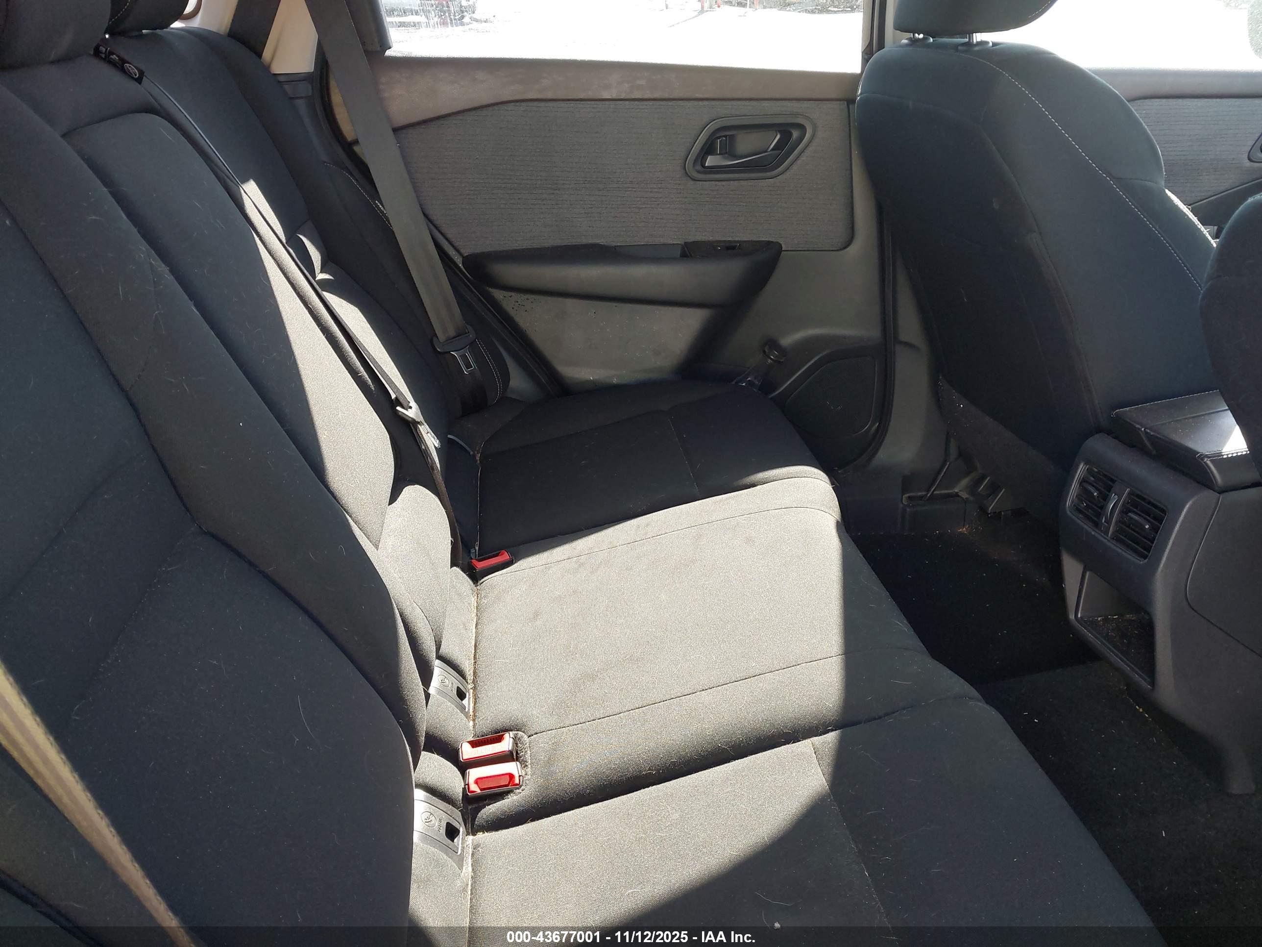 NISSAN ROGUE image 8