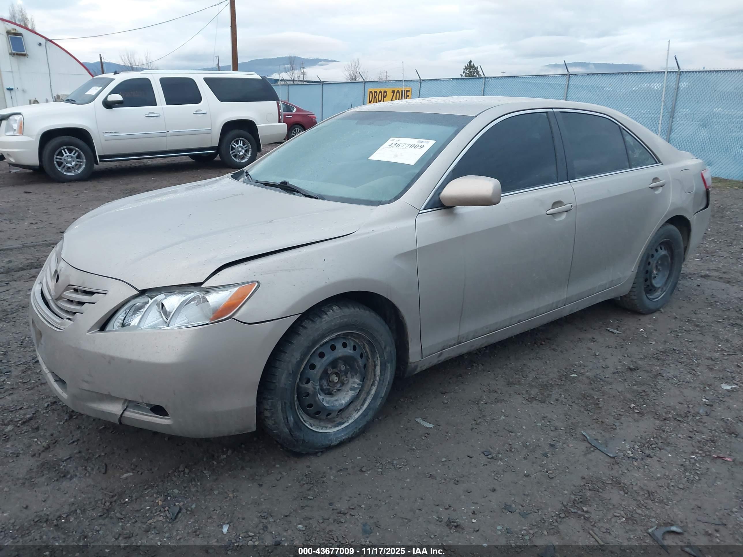 TOYOTA CAMRY image 2