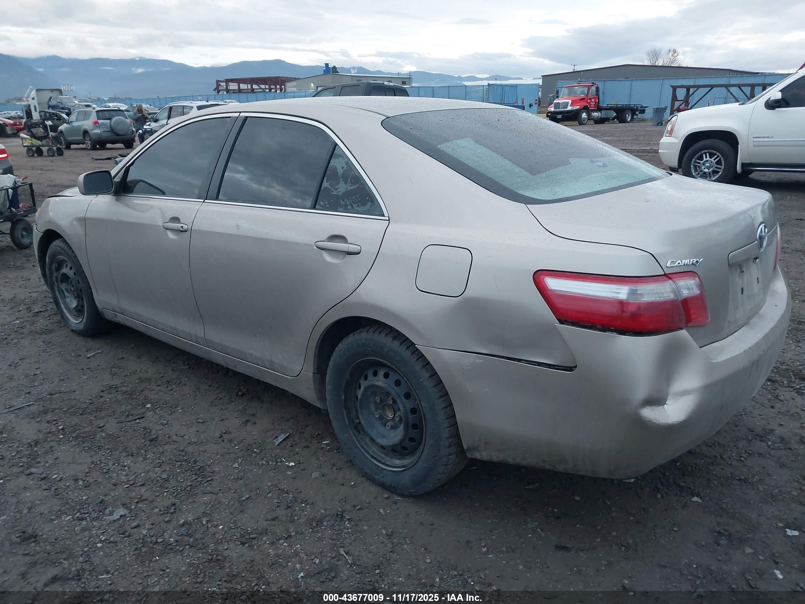 TOYOTA CAMRY image 3