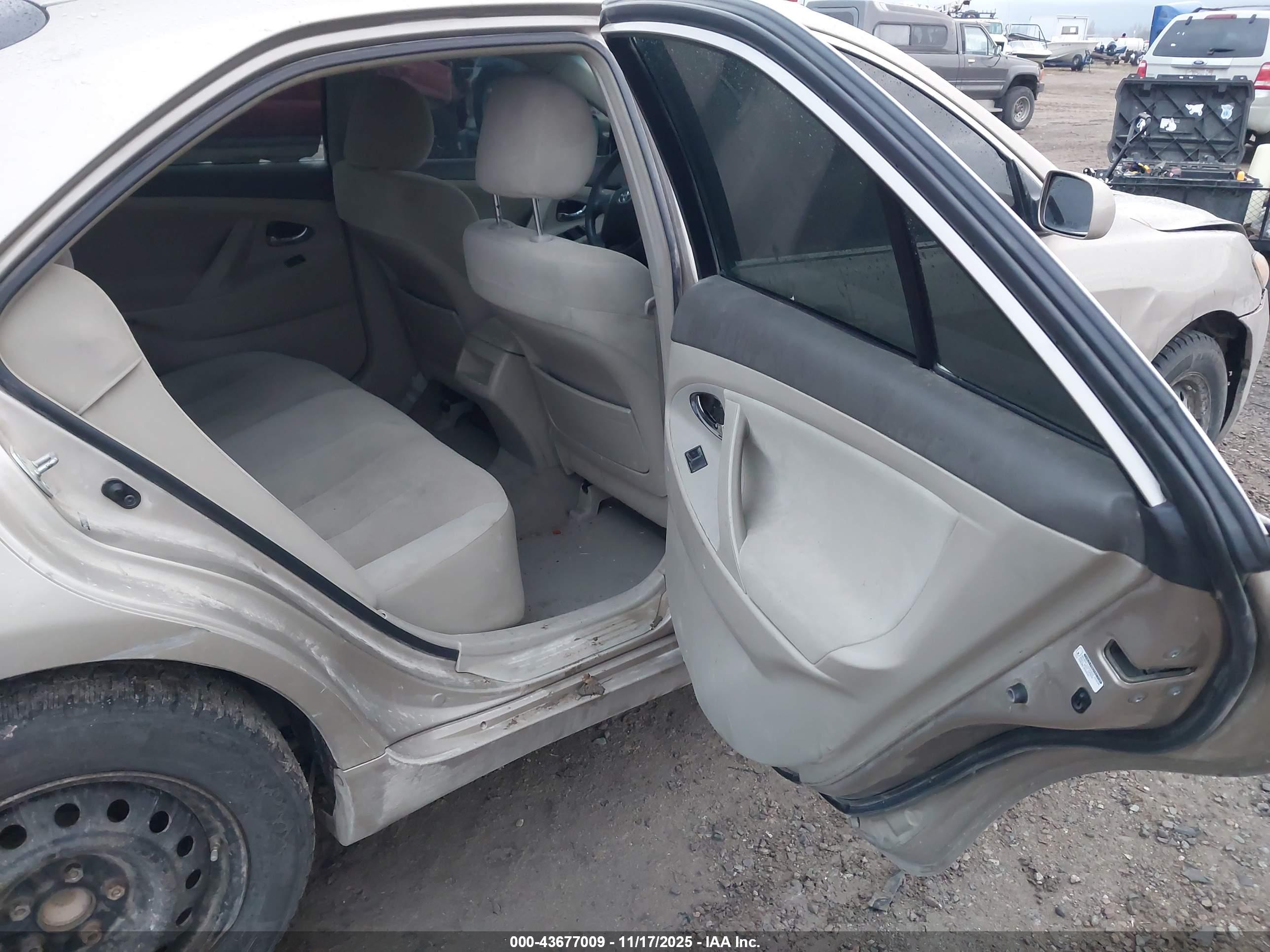 TOYOTA CAMRY image 8
