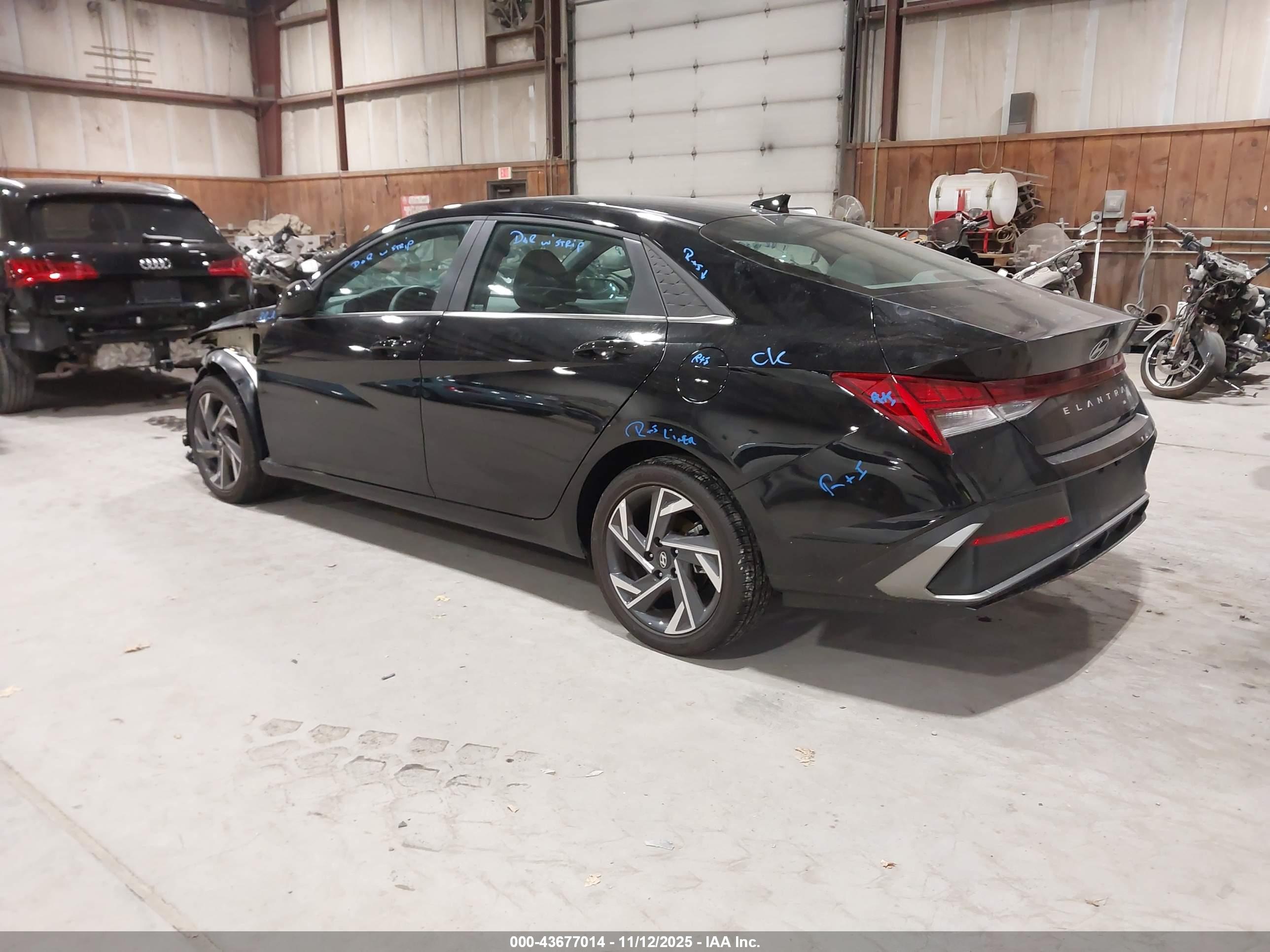 HYUNDAI ELANTRA image 3