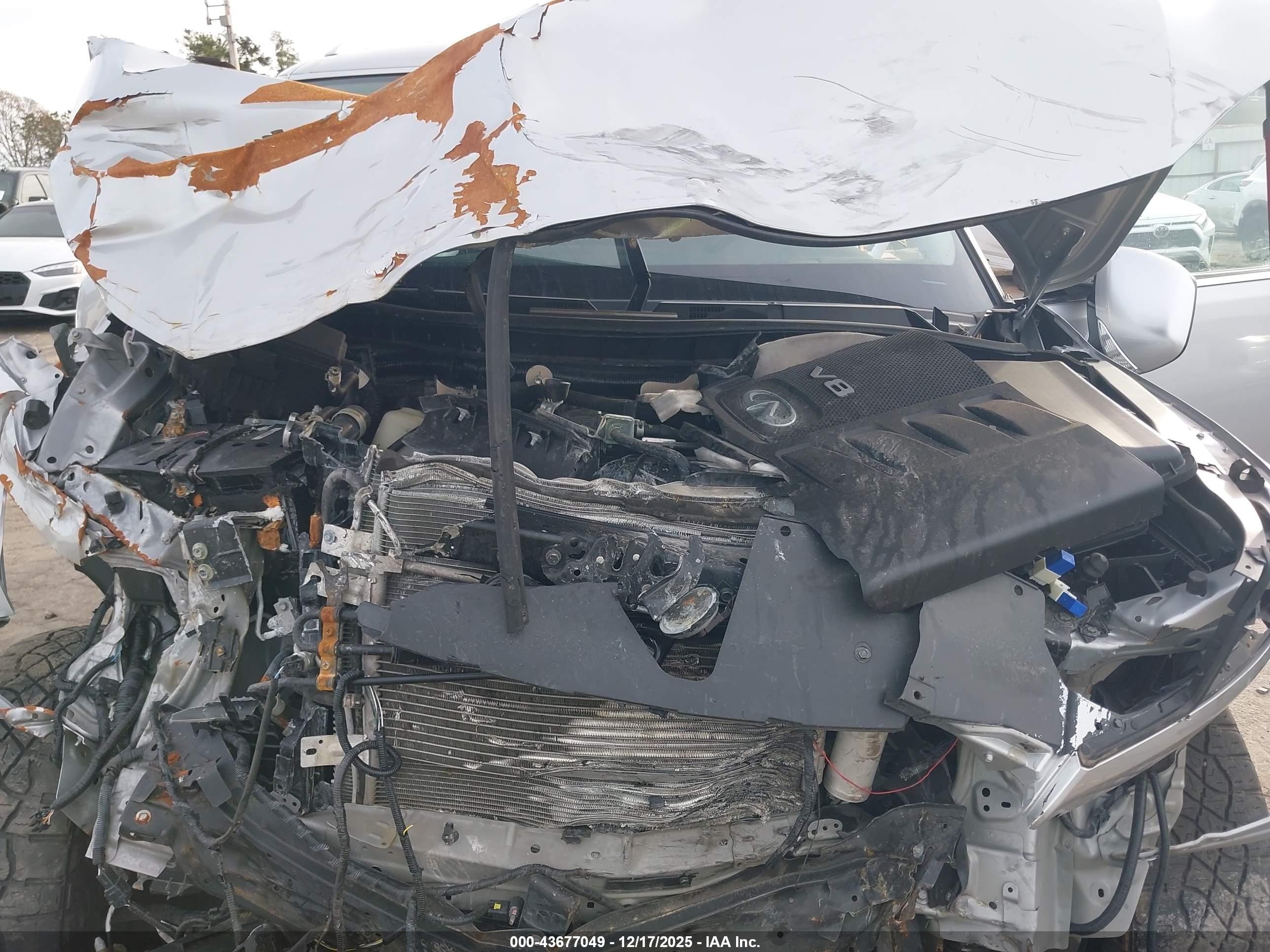 INFINITI QX80 image 10
